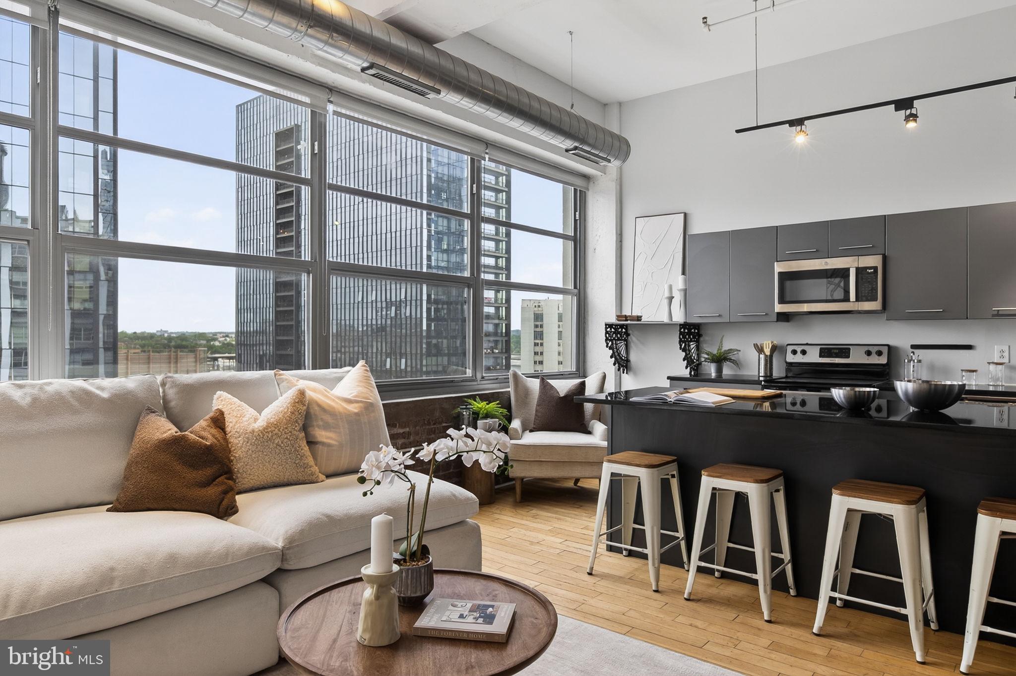 LOGAN SQUARE - Residential
