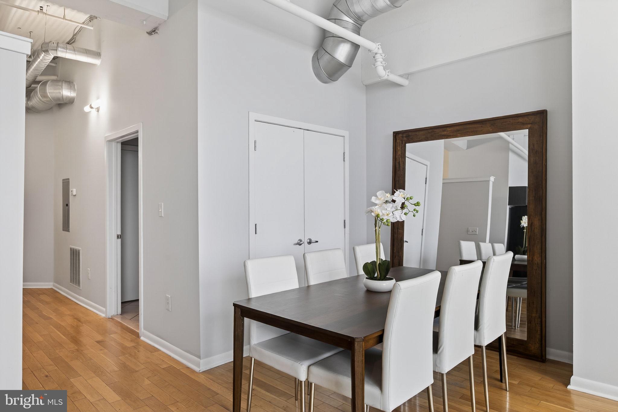 LOGAN SQUARE - Residential