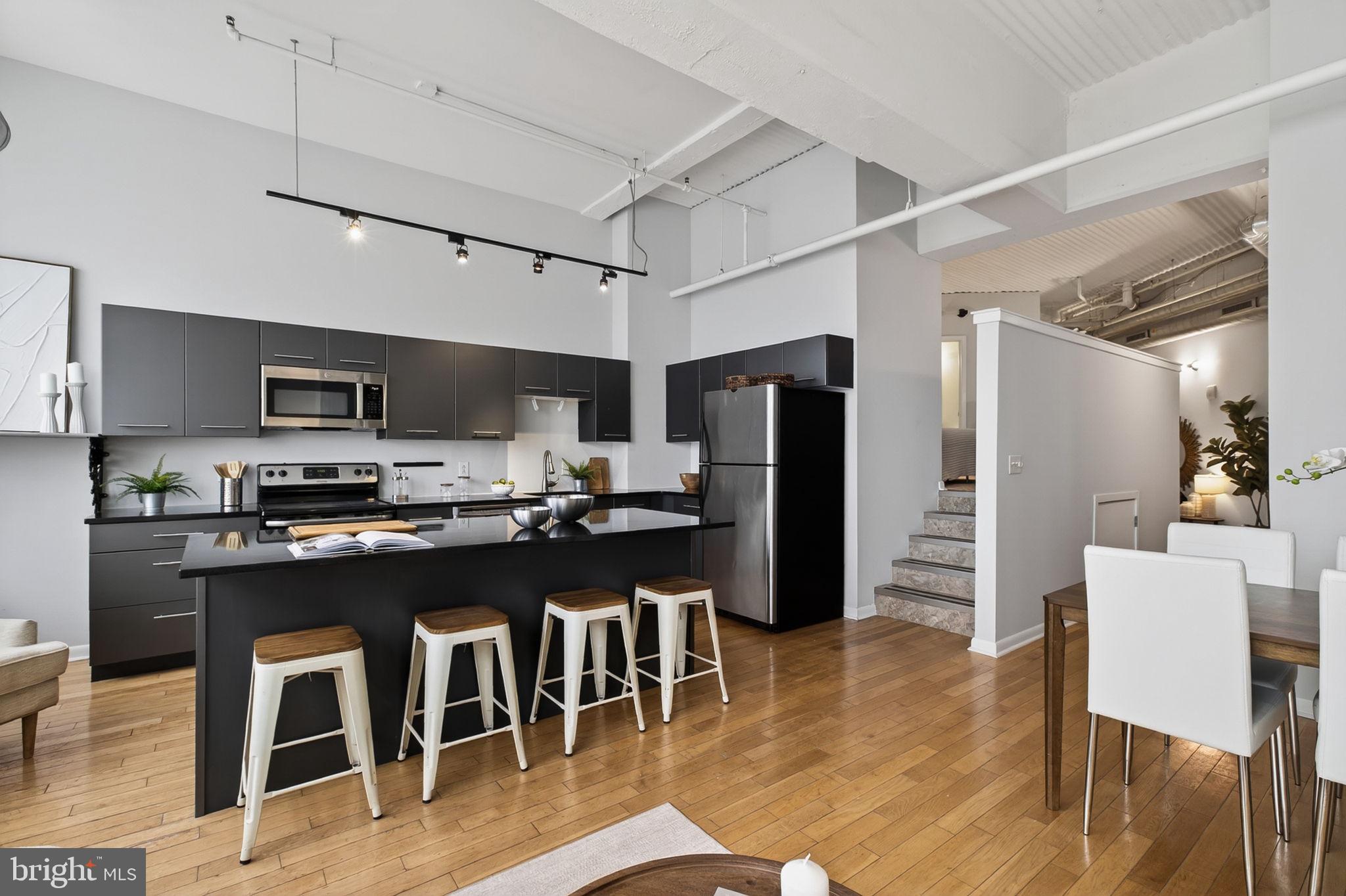 LOGAN SQUARE - Residential