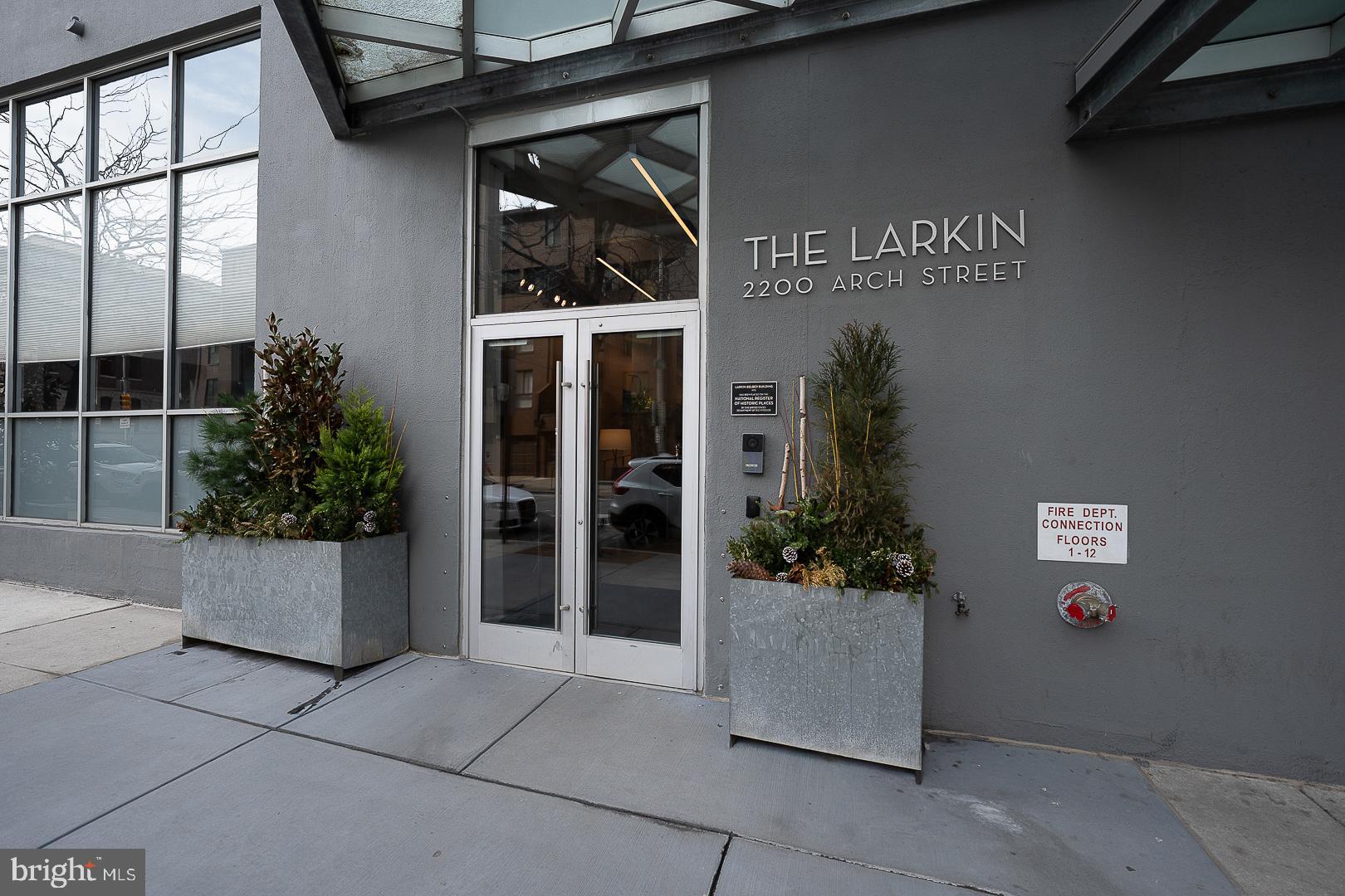 LOGAN SQUARE - Residential