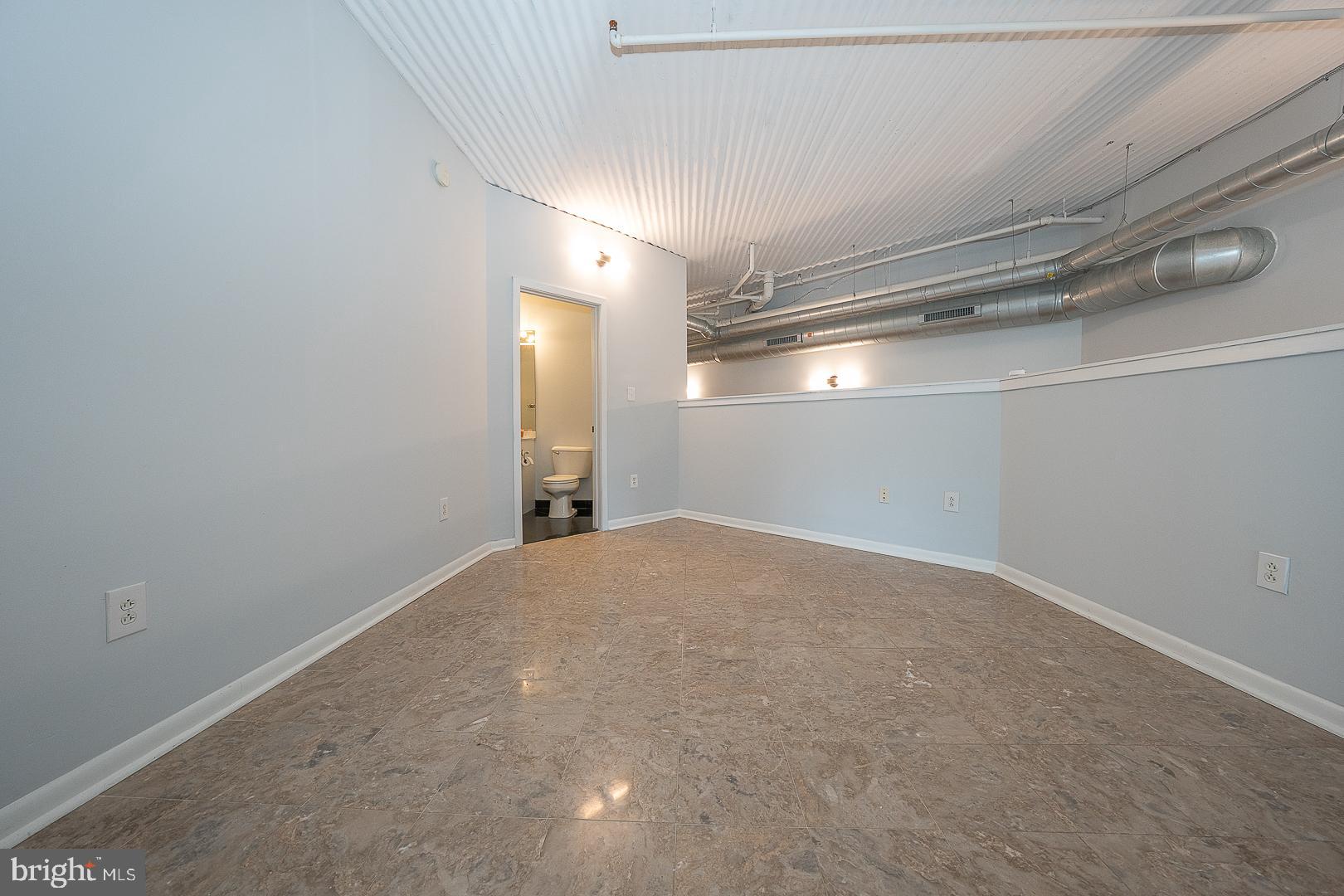 LOGAN SQUARE - Residential