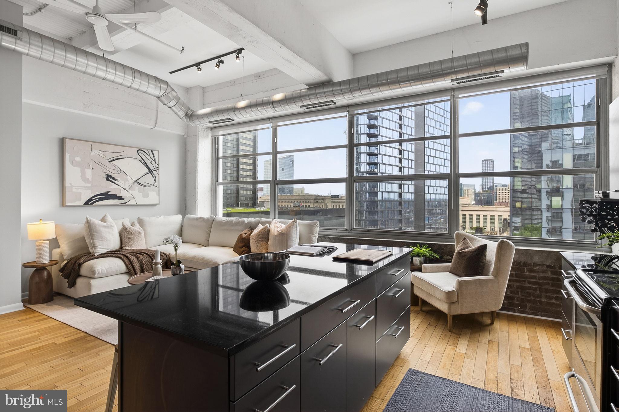 LOGAN SQUARE - Residential