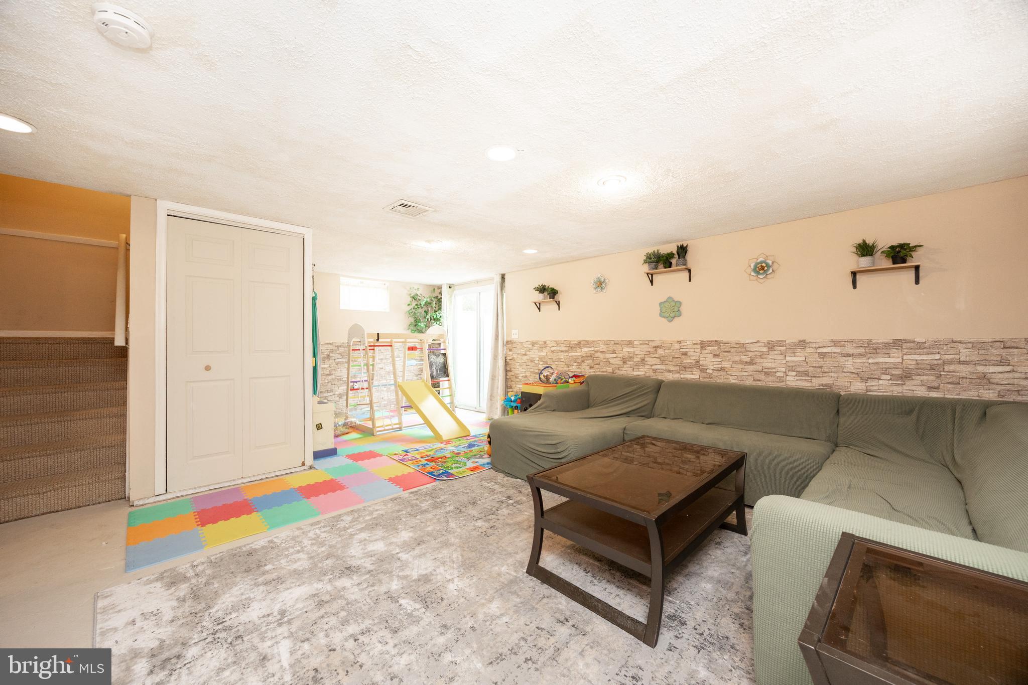 UPLAND VIL - Residential