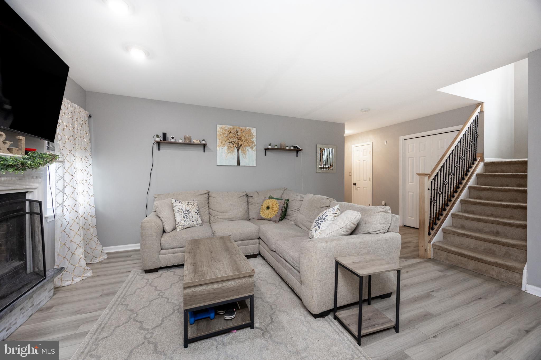 UPLAND VIL - Residential