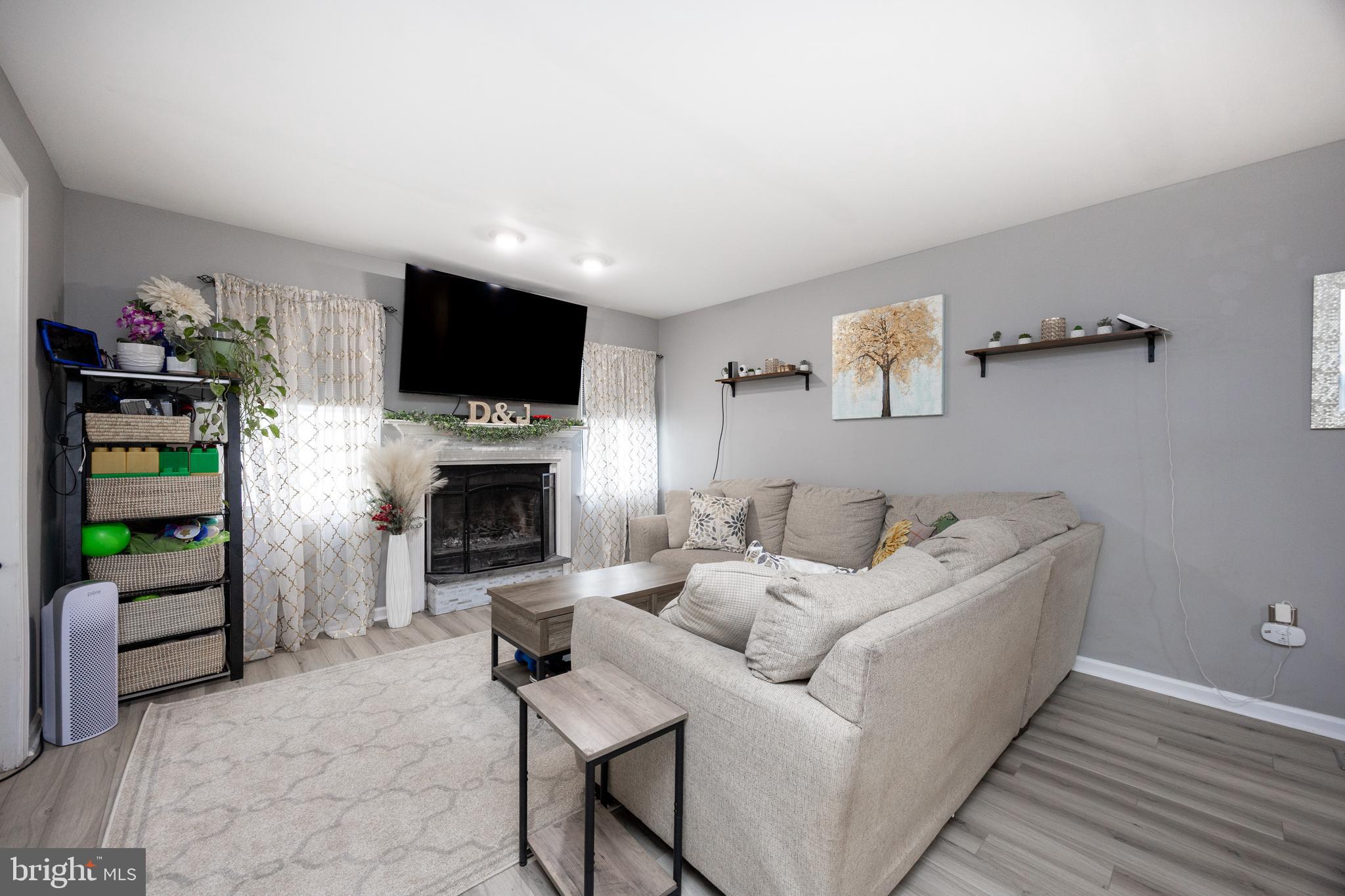 UPLAND VIL - Residential