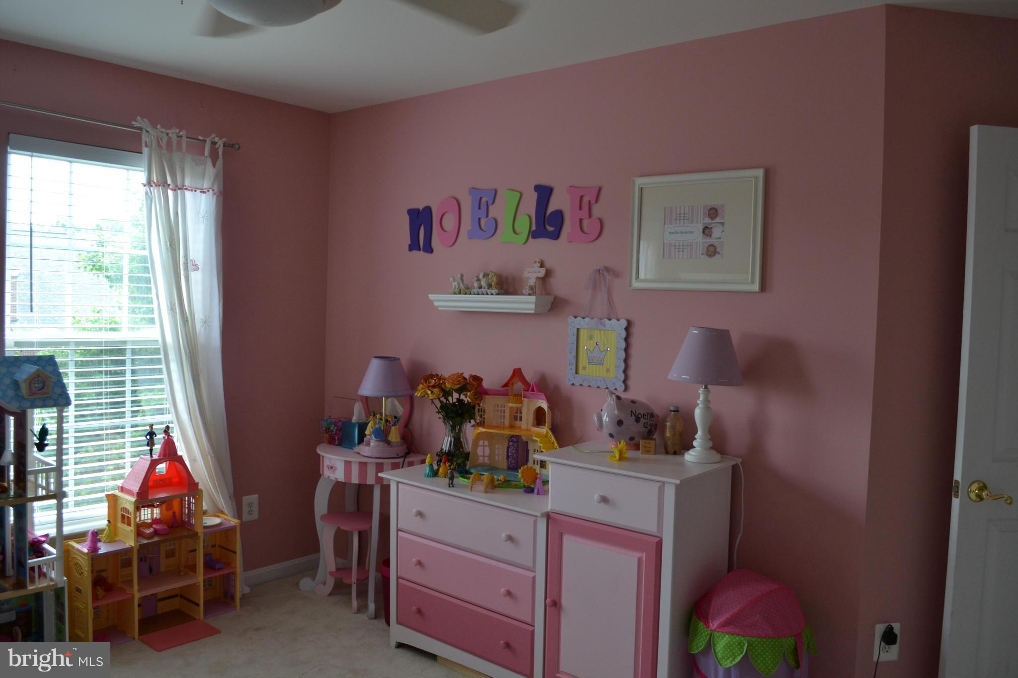 ALEXANDRAS GROVE AT BELMONT - Residential