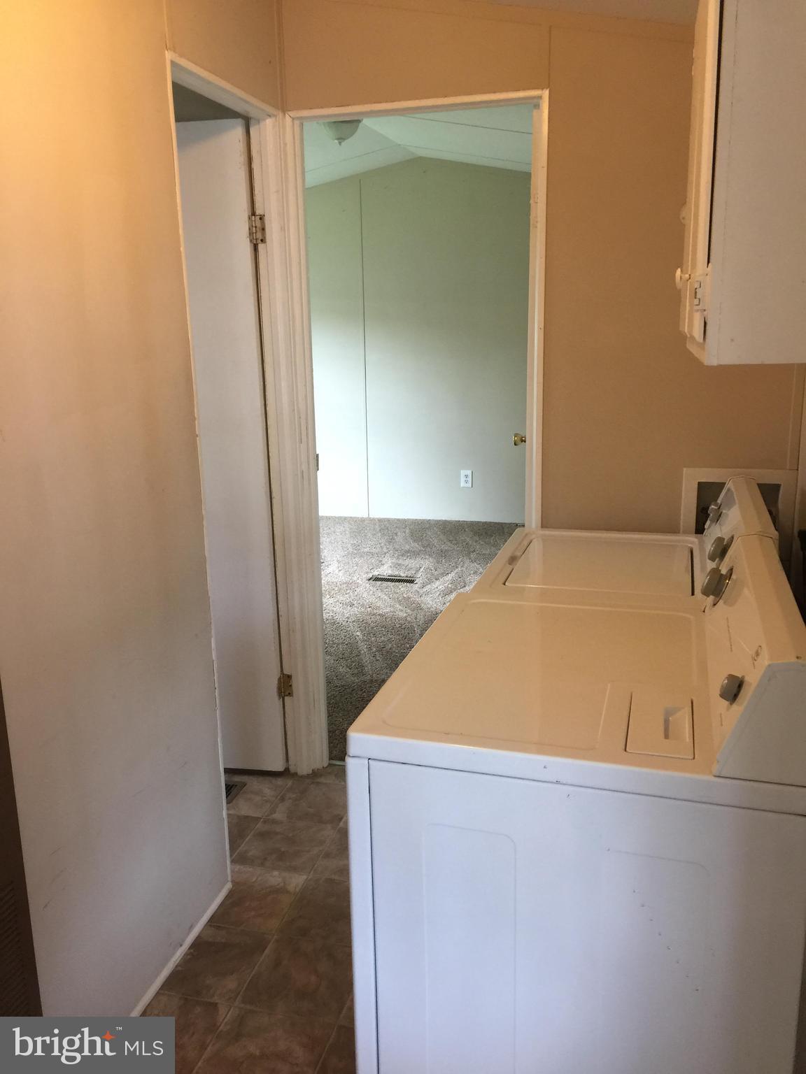 HIGHLAND MANOR - Residential Lease