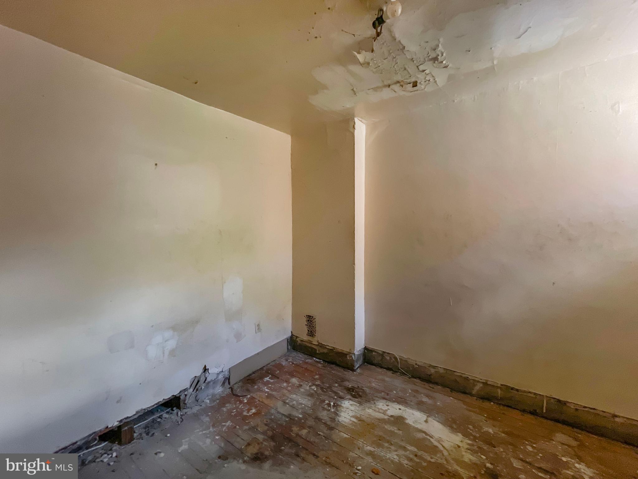 STRAWBERRY MANSION - Residential