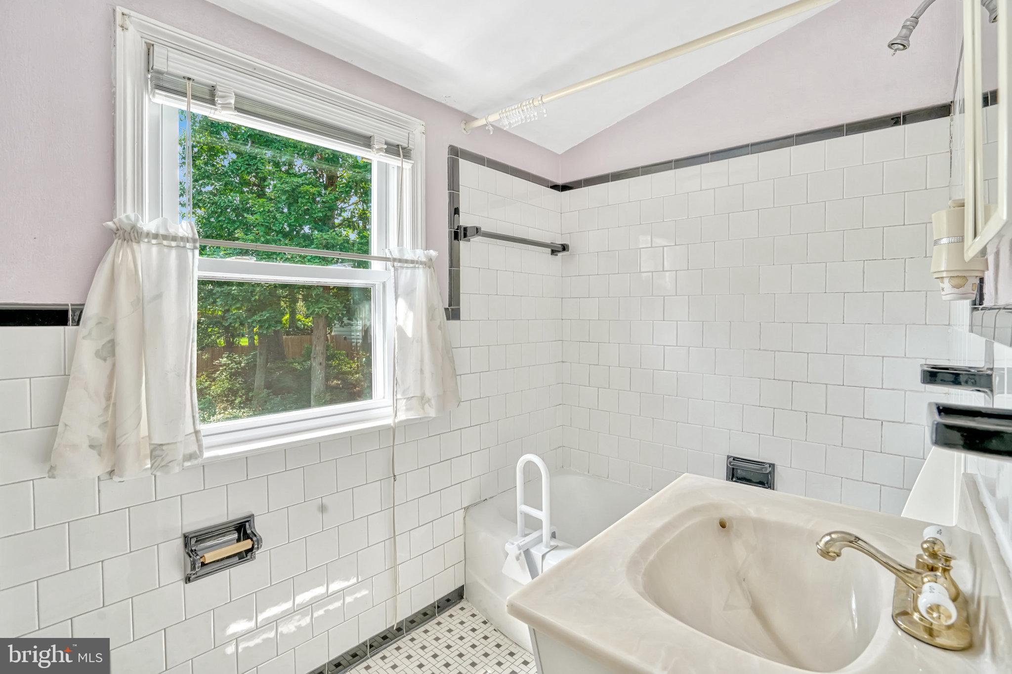 MONTICELLO PARK - Residential