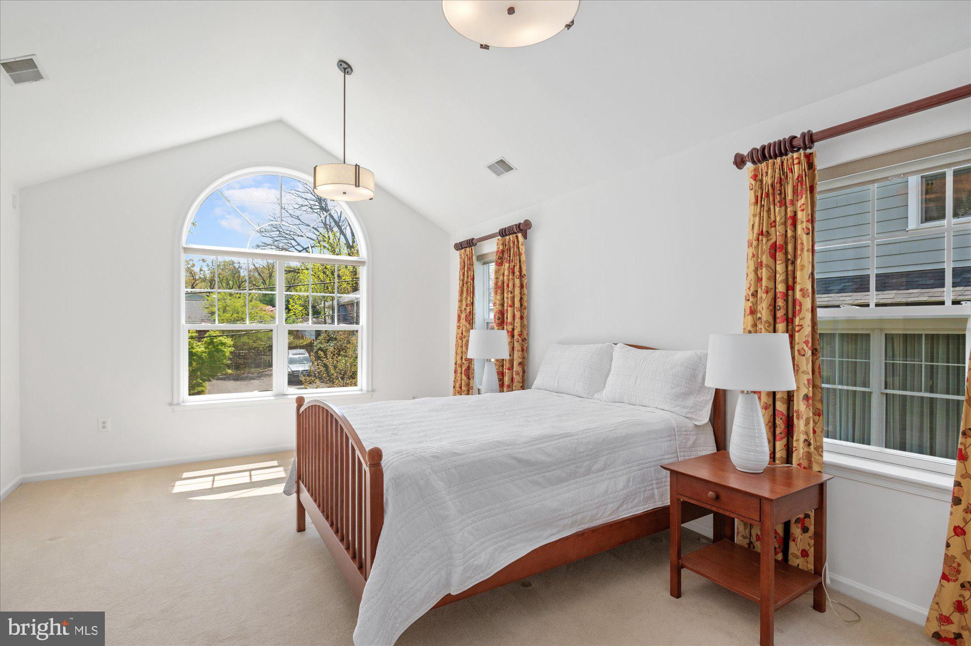 NORTH KENSINGTON - Residential