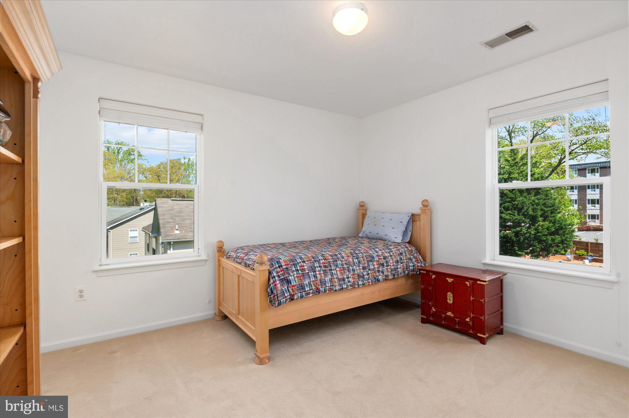 NORTH KENSINGTON - Residential