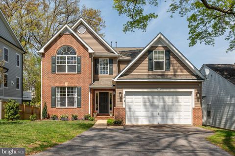 Photo of 3817 Lawrence Avenue, KENSINGTON, MD 20895 (MLS # MDMC2176244) Photo of 3817 Lawrence Avenue, KENSINGTON, MD 20895 (MLS # MDMC2176244)