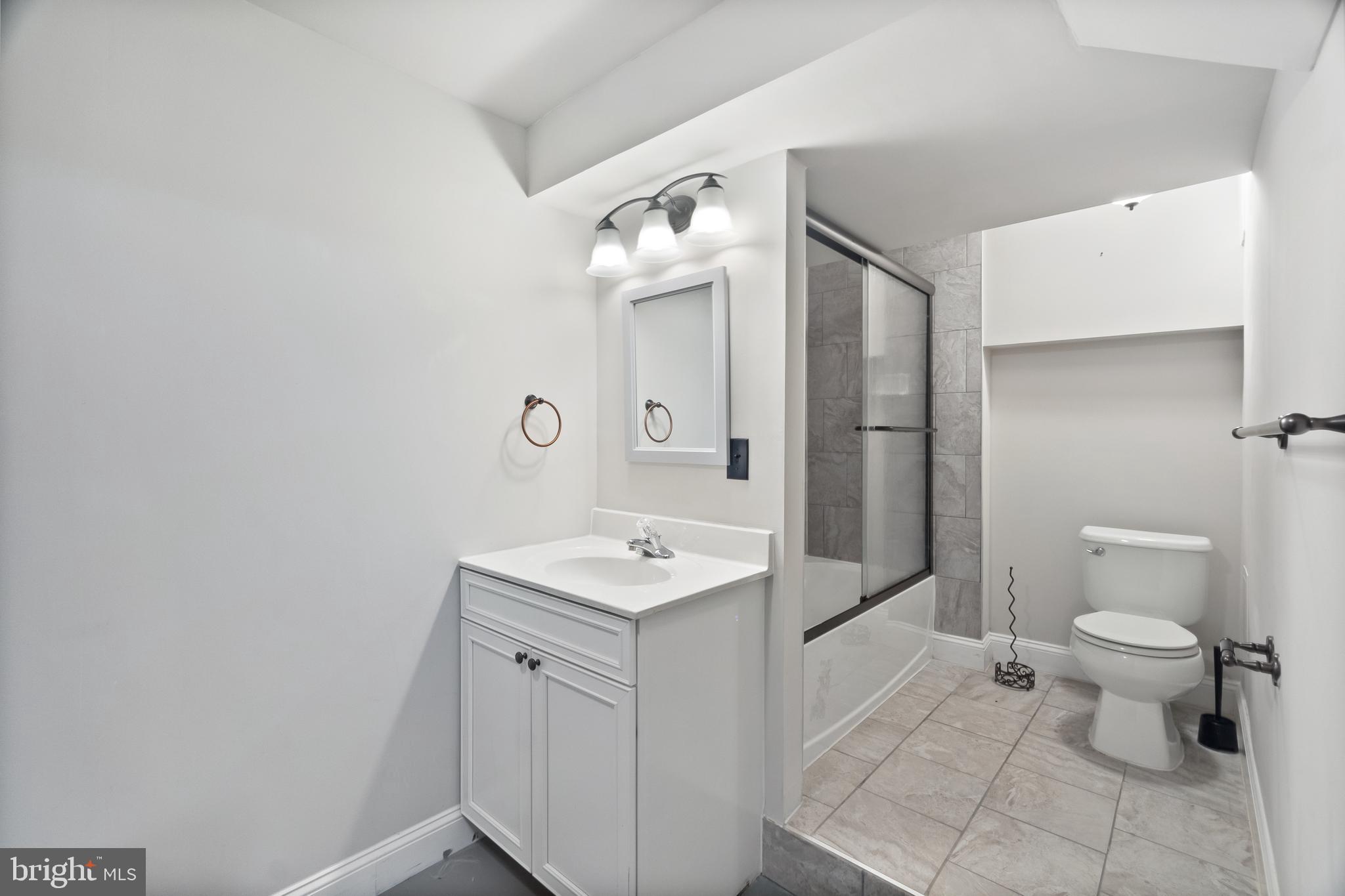 GLENFIELD MANOR - Residential Lease