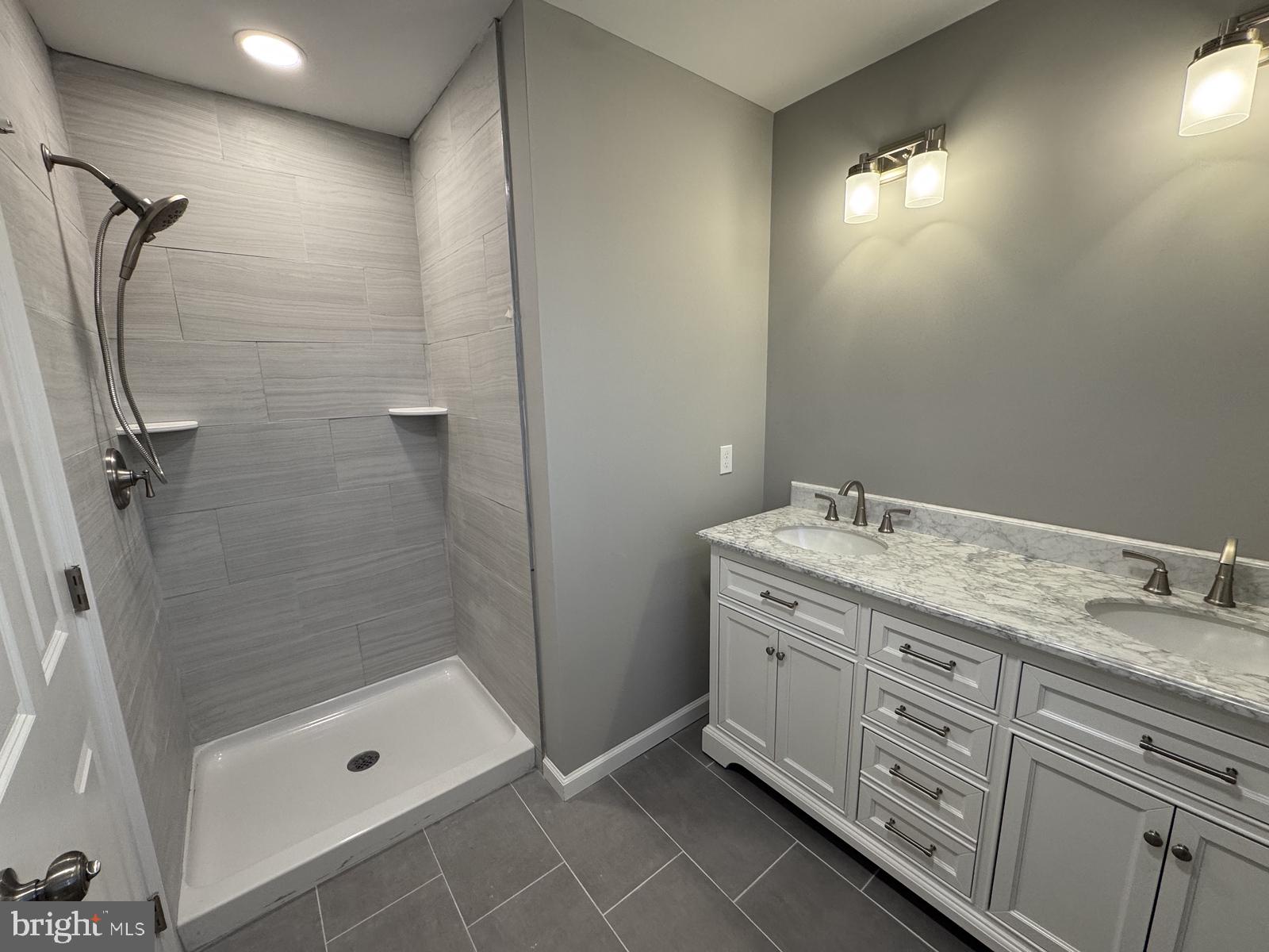 THE PINES - Residential