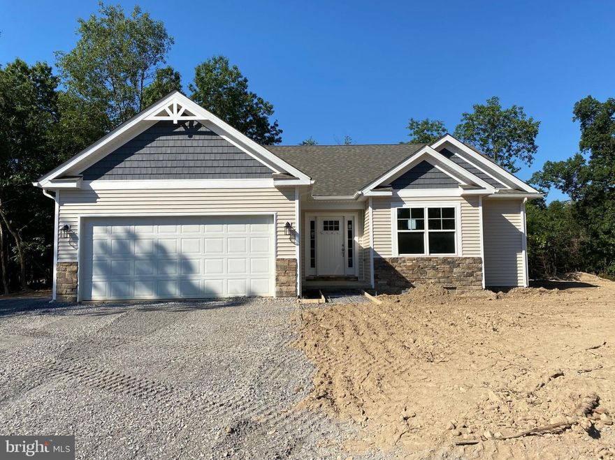 to be built-  - similar construction pics used-THREE-BEDROOM, TWO FULL BATH , CRAFTSMAN HOME WITH OPEN CONCEPT MAIN LEVEL . OVERSIZED GREAT ROOM w/ GAS FIREPLACE, WHITE PANTED MANTEL WITH SLATE SURROUND. REAL STONE WATER TABLE ON FRONT. VINYL SHAKE ACCENTS FRONT. 10x12 SCREENED IN BCAK PORCH. 42" SHAKER  CABINETS WITH 3x6 ISLAND w/ SPARKLEY WHITE QUARTZ COUNTERTOP. BLANCO PROFINA FARM SINK IN KITCHEN.  LARGE PANTRY. MASTER SUITE WITH TRAY CEILINGS. EN-SUITE BATHROOM w/ 3x5 FIBERGLASS PAN, 1' BENCH & ALCOVE w/ SEPARATE HANDHELD SHOWER ON BAR .MAIN LEVEL LAUNDRY ROOM. WATER SOFTENER AND RINNAI TANKLESS WATER HEATER. TRADEMARK BEST BUILDER'S MOLDINGS & FINISHINGS.