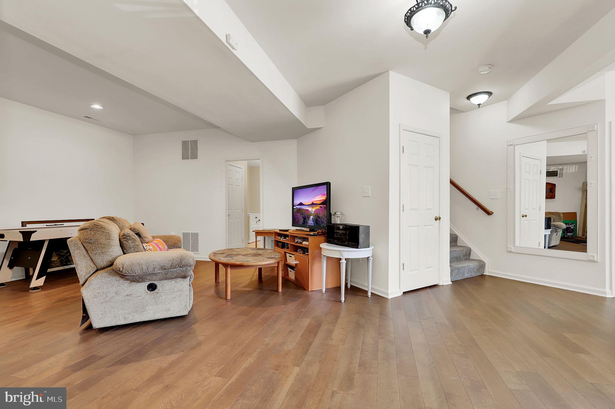 NEELSVILLE ESTATES - Residential