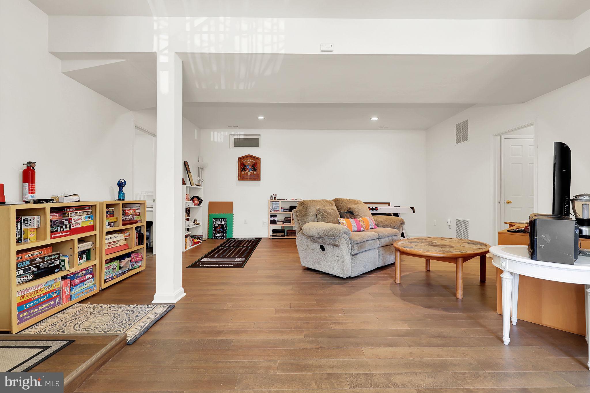 NEELSVILLE ESTATES - Residential