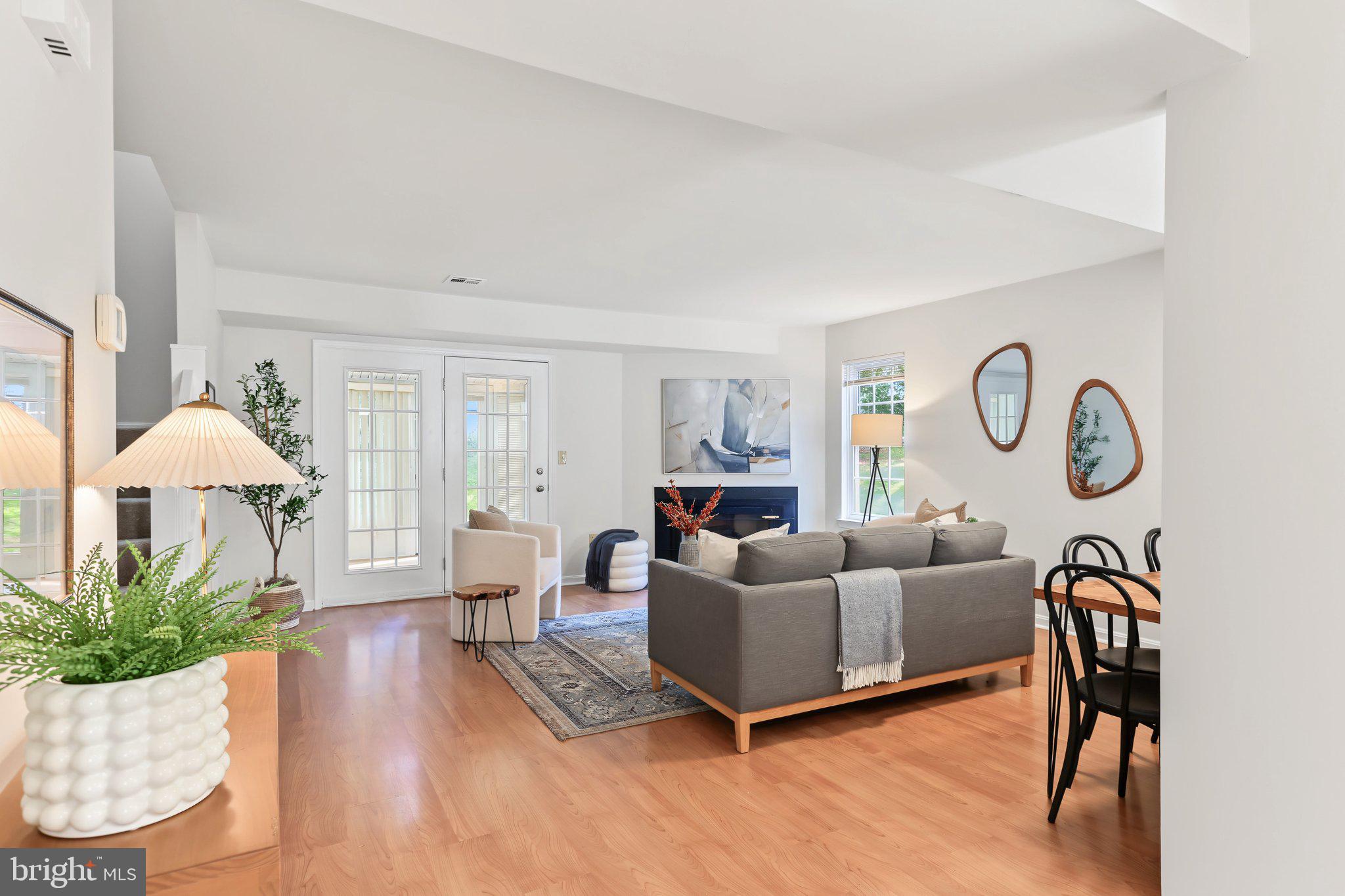 1533 CAMBRIDGE COURT