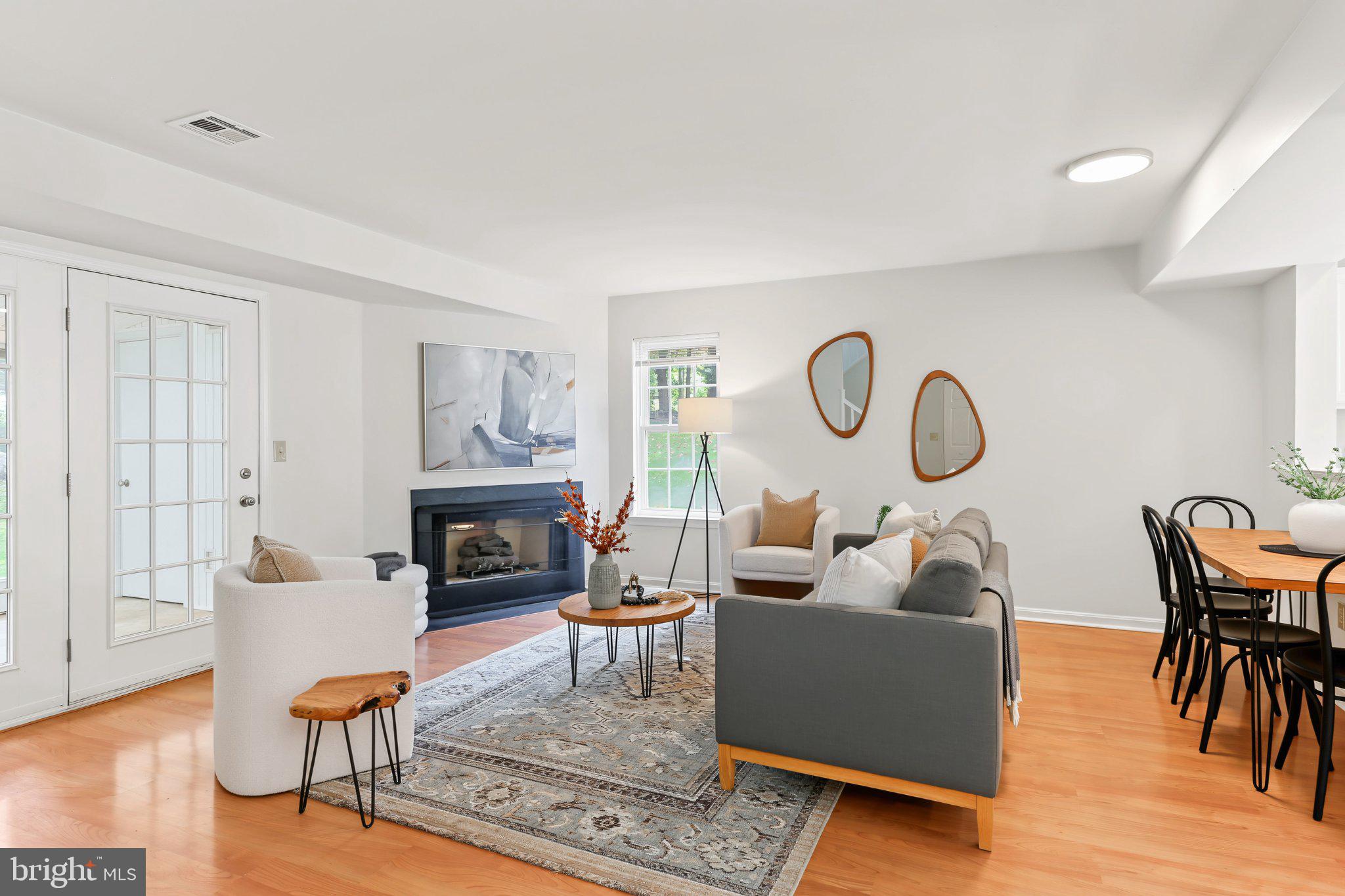 1533 CAMBRIDGE COURT