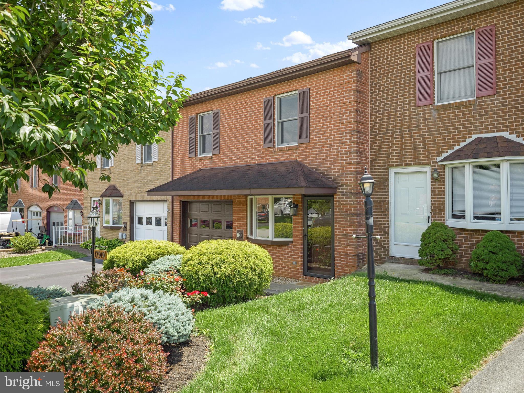 TOWNE OAK VILLAGE - Residential