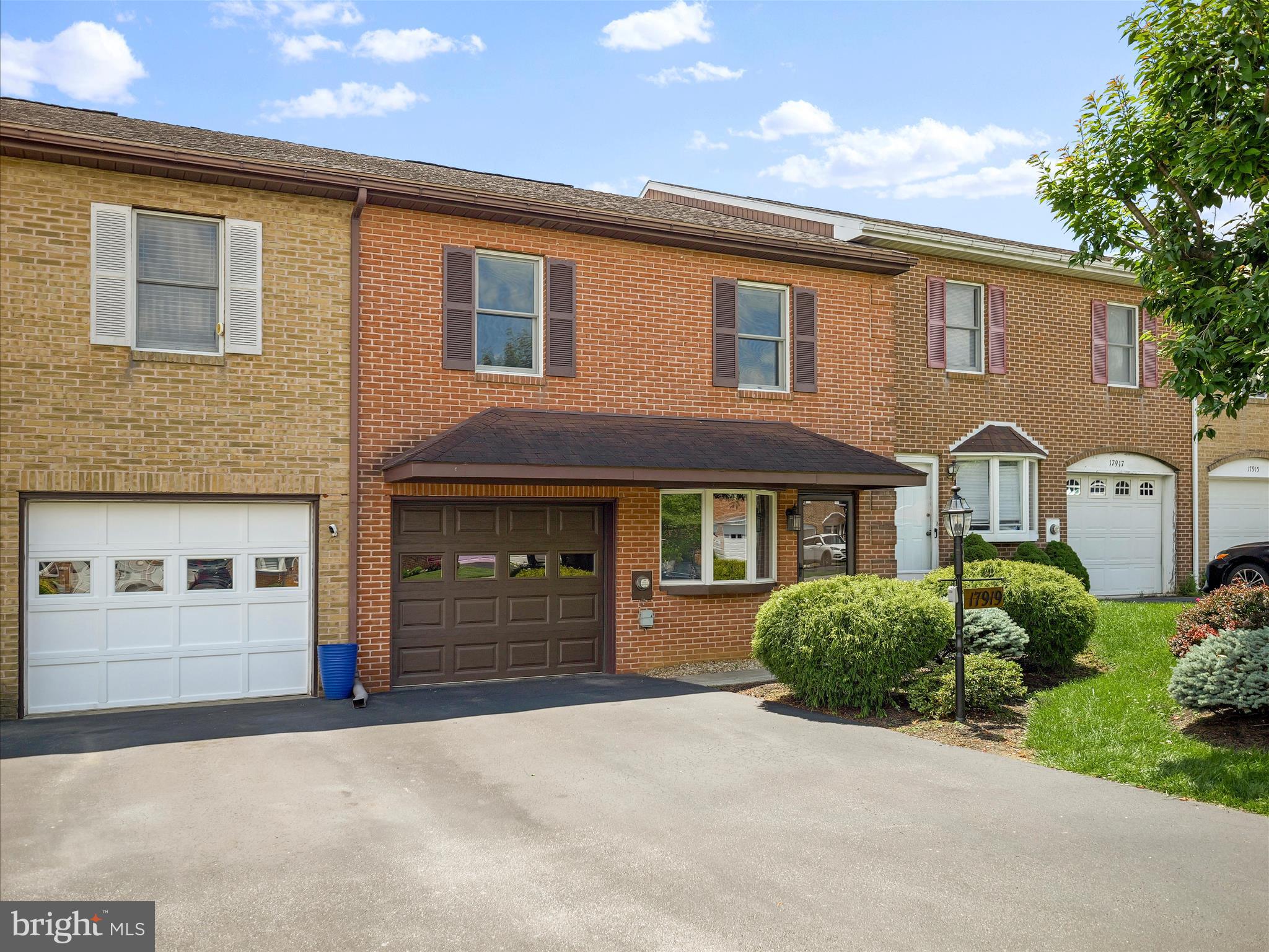 TOWNE OAK VILLAGE - Residential