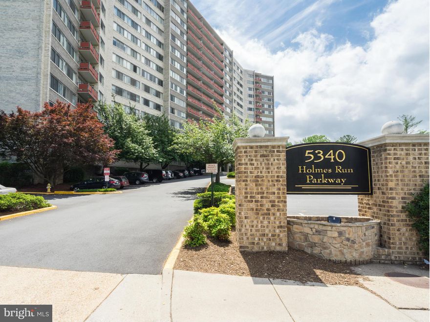 MAJOR PRICE ADJUSTMENT! LAST CHANCE! BEST VALUE  IN ALEXANDRIA! SPACIOUS & BRIGHT CORNER UNIT W/LARGE BALCONY MINS TO  MARK CTR, PENTAGON & DC! NEW CARPET & PAINT !UPDATED KITCHEN W/NEW GRANITE COUNTERS, CABINETS &,TILE FLRI.HUGE MSTR BR W/LARGE CLOSETS & PRIVATE MSTR BATH. BIG 2ND BR. CONDO FEE INCLUDES 2 PKG SPACES,POOL, CONCIERGE & ALL UTILITIES! GR8T INCOME POT! ESTIMATE AVAIL 4 W/D IN UNIT!