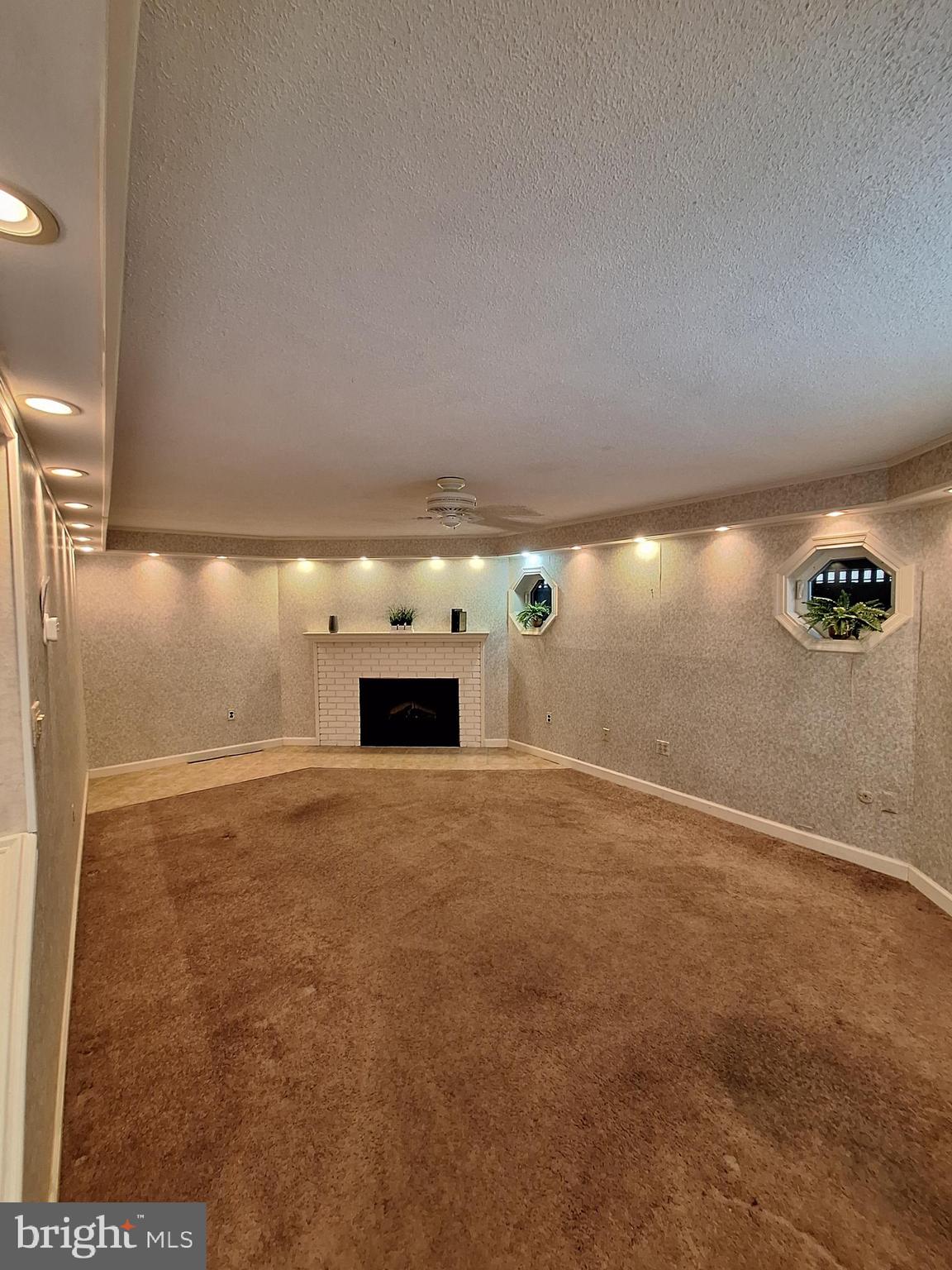 WHITPAIN HILLS - Residential