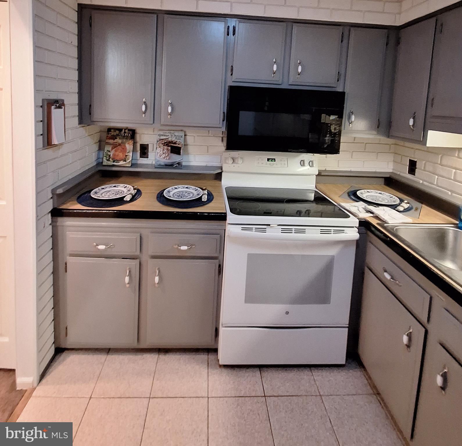 WHITPAIN HILLS - Residential