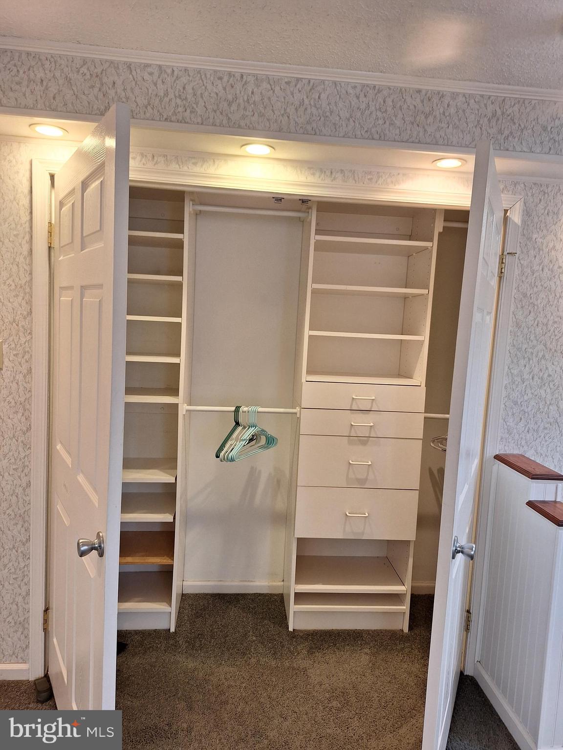 WHITPAIN HILLS - Residential