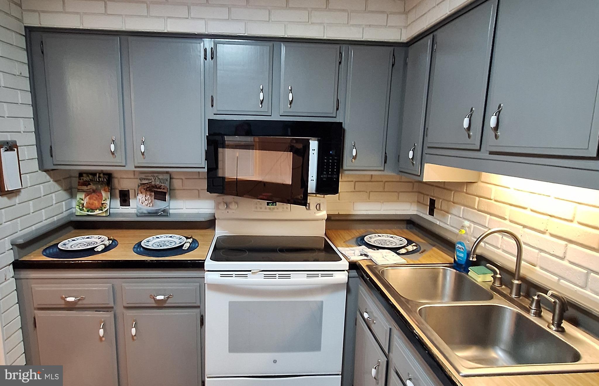 WHITPAIN HILLS - Residential