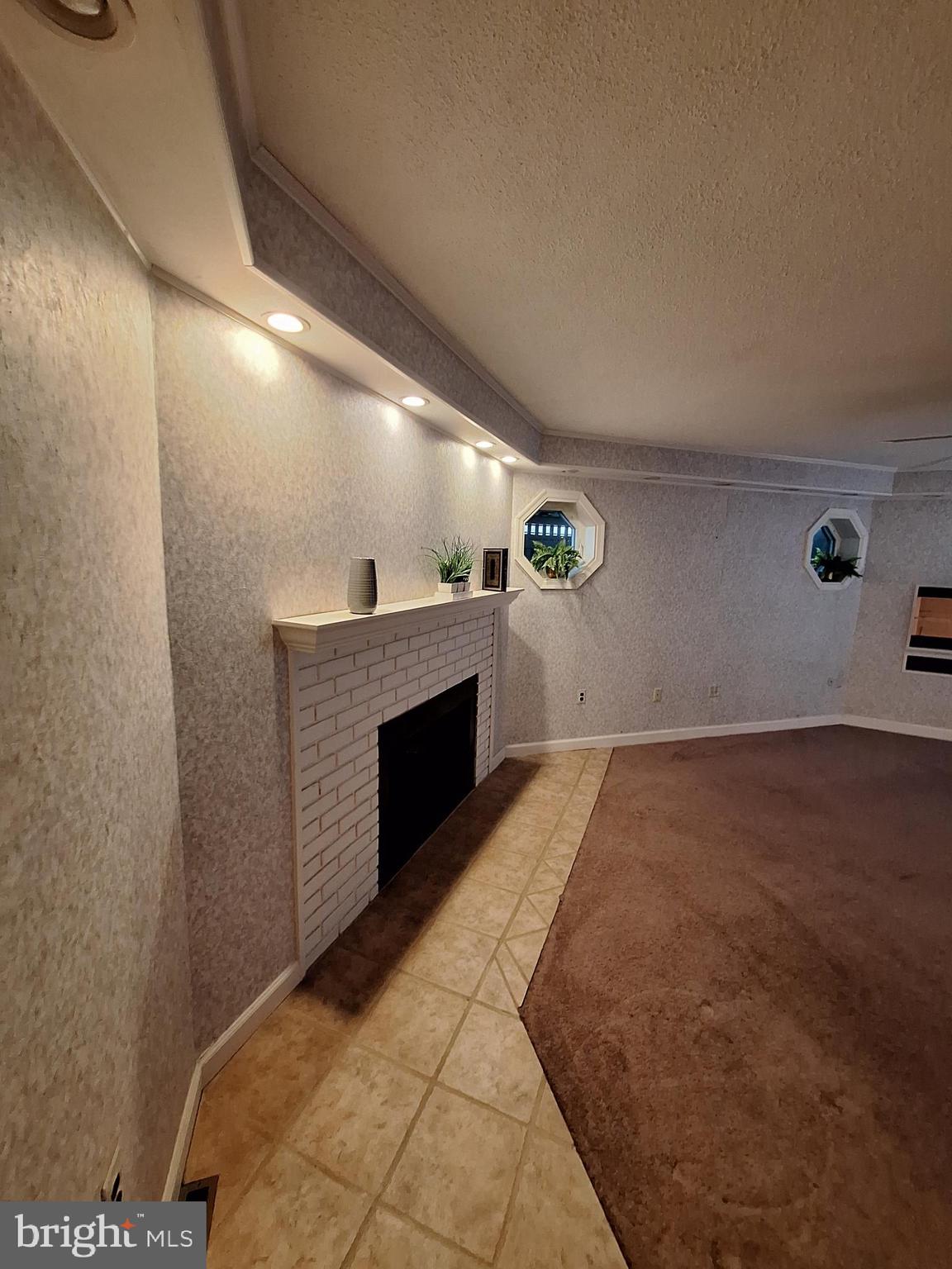 WHITPAIN HILLS - Residential