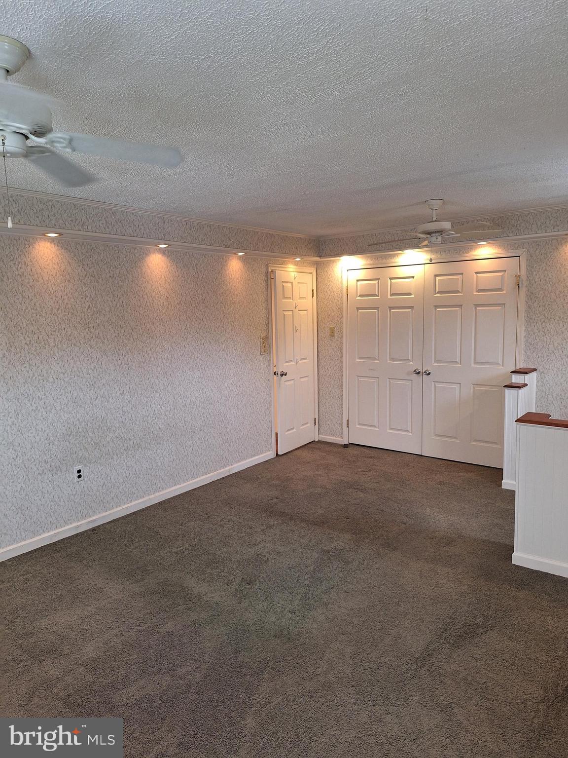 WHITPAIN HILLS - Residential