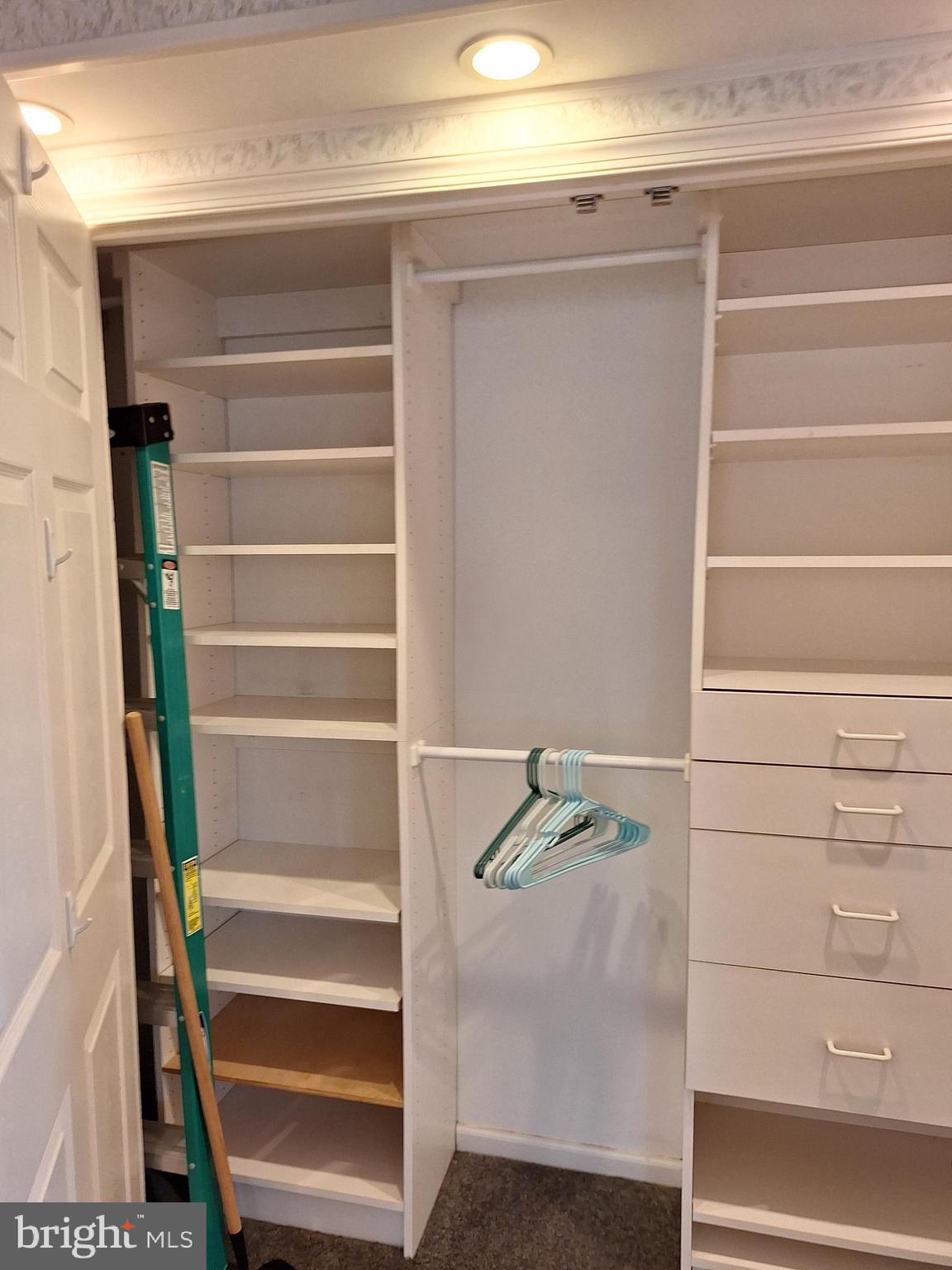 WHITPAIN HILLS - Residential