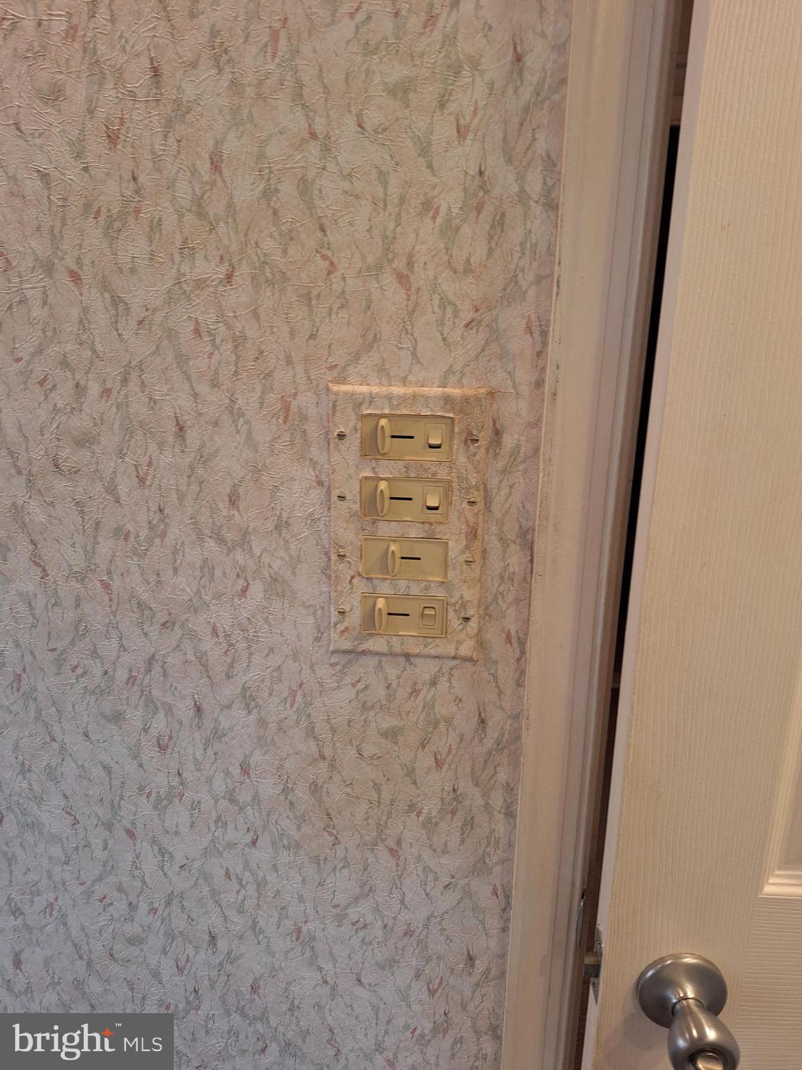 WHITPAIN HILLS - Residential