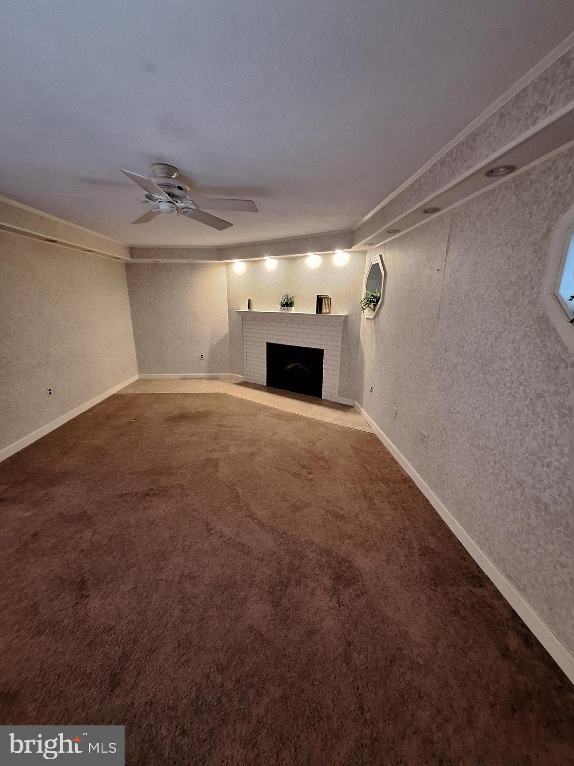 WHITPAIN HILLS - Residential