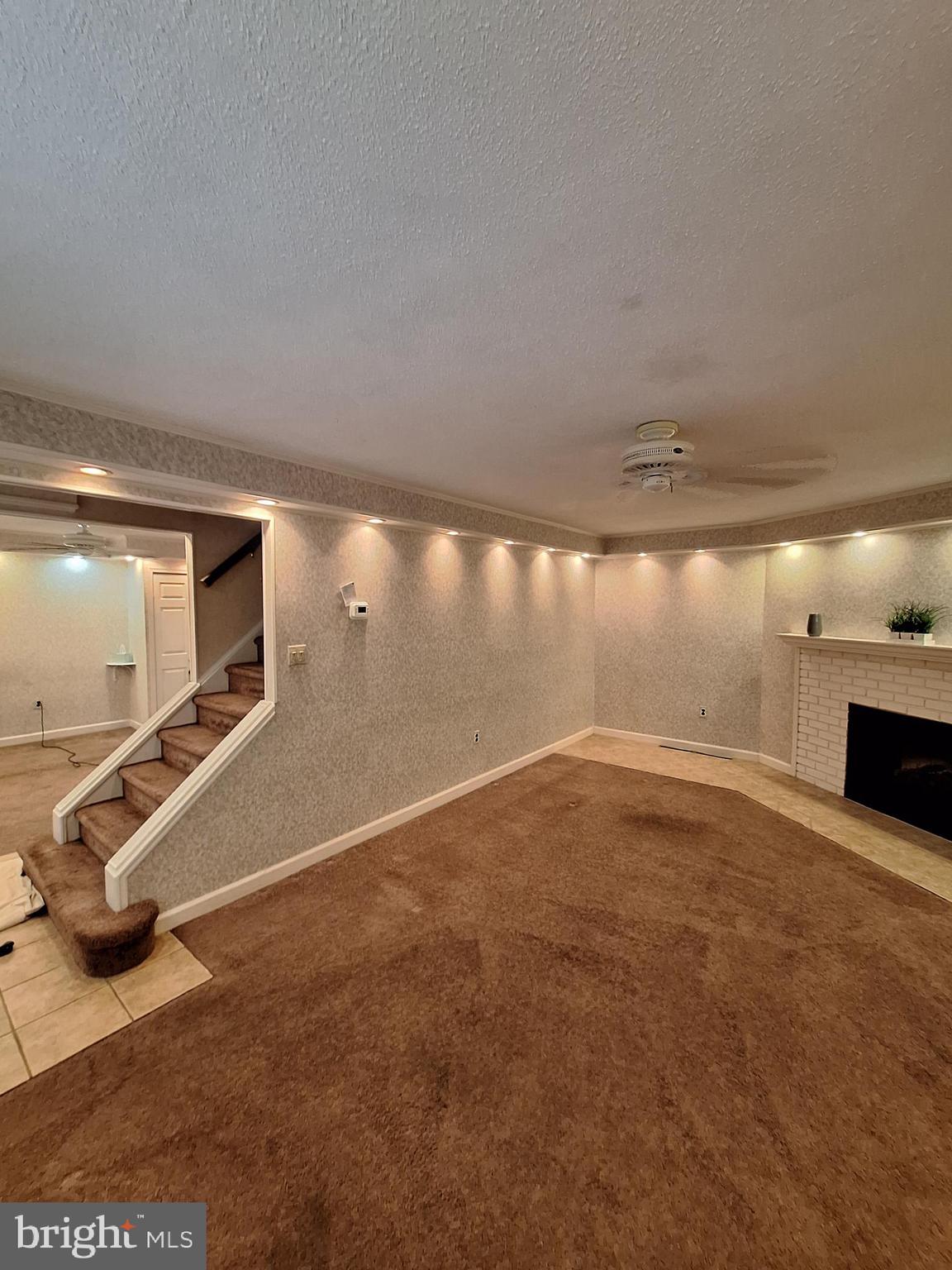 WHITPAIN HILLS - Residential