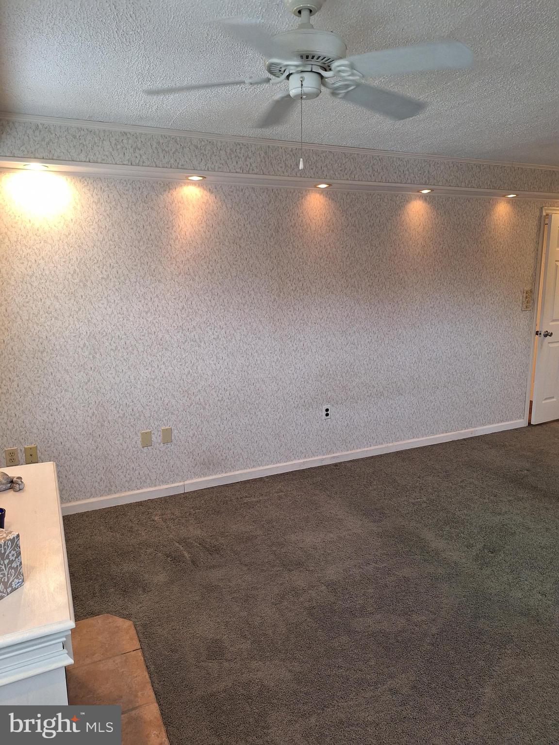 WHITPAIN HILLS - Residential