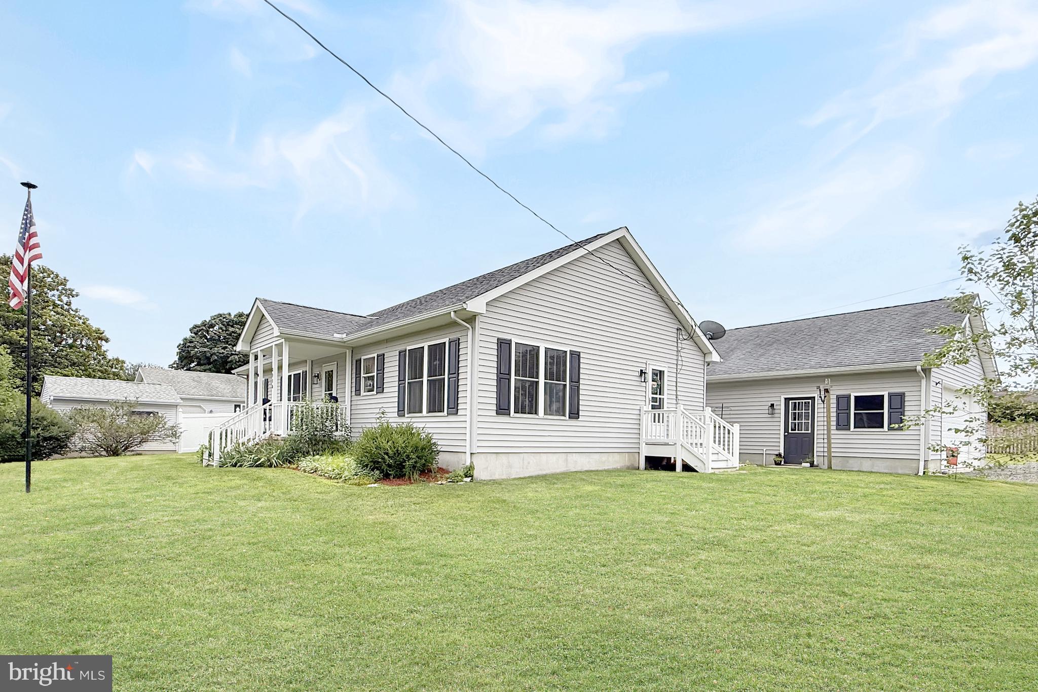 2110 QUEENS DRIVE