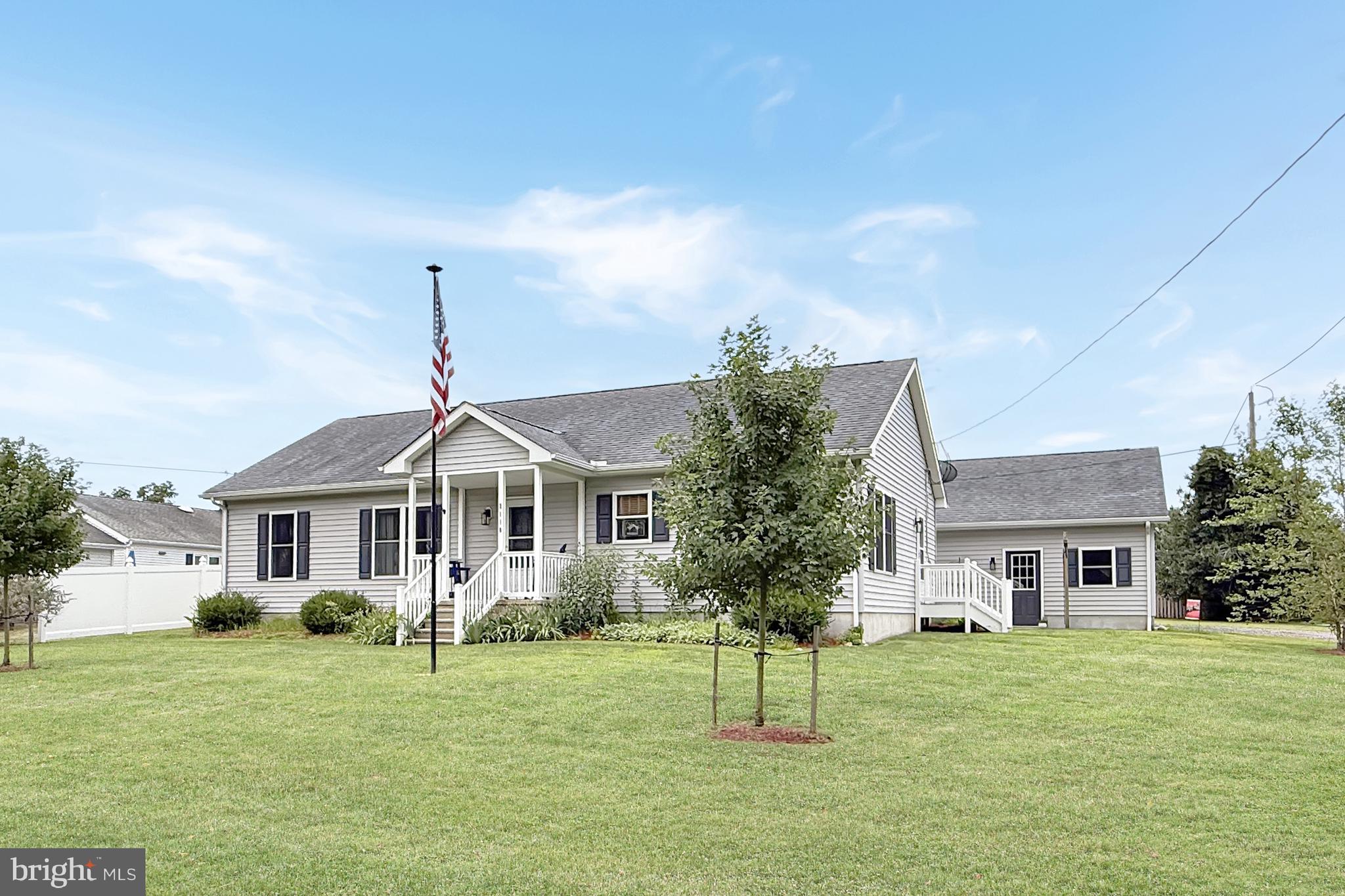 2110 QUEENS DRIVE