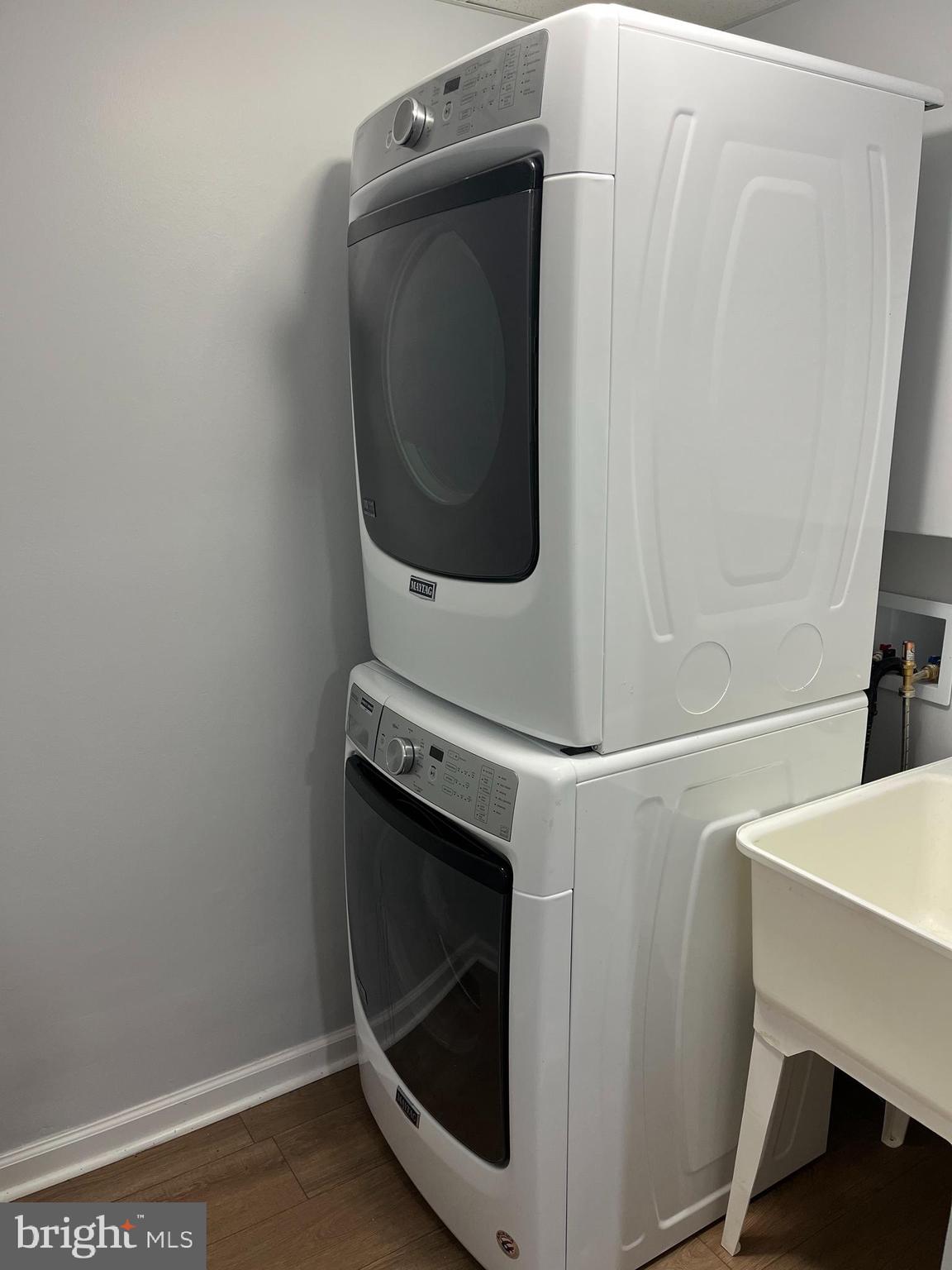 SARATOGA TOWNHOUSES - Residential Lease