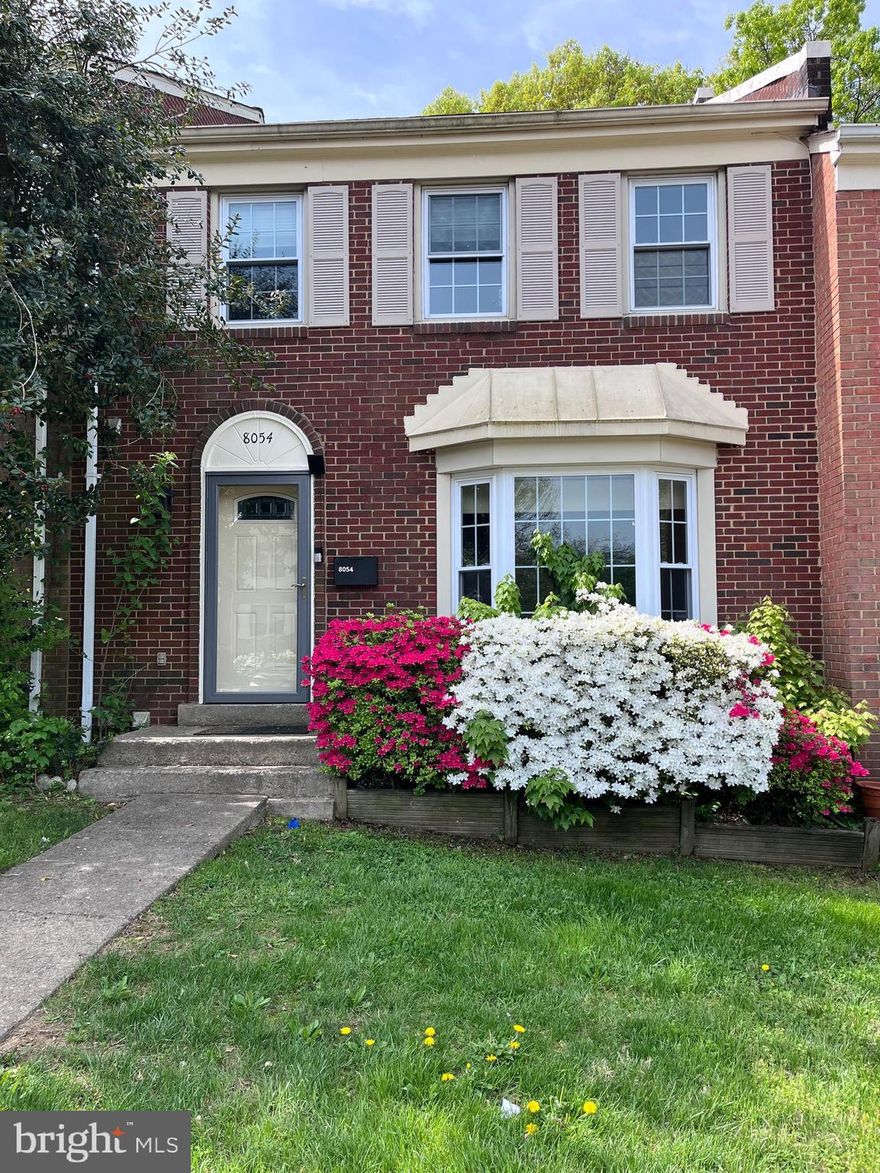 Beautifully updated home in Springfield. This 3 bedroom 3.5 bath home has an updated kitchen with granite counter tops and stainless steel appliances. There is a breakfast nook in the kitchen that leads to the fenced in back yard. There is also a large living room/dining room area. The top floor has a large master bedroom with multiple closets and a fully updated bath. The top floor also has 2 additional bedrooms and a full hall bath.
The basement has a large recreation room, an additional room and full size front loading washer and dryer.
The property is within walking distance to a playground, community pool, Saratoga Shopping Center and close proximity to Fairfax County Parkway, commuter lots and I95.