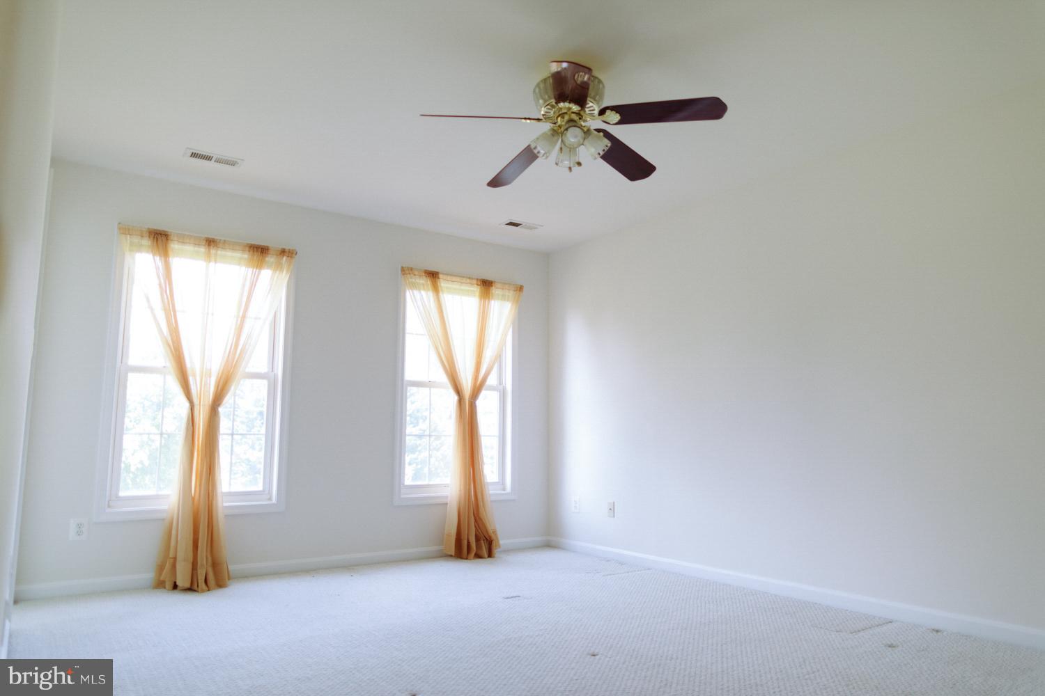 DUTCH HOLLOW - Residential