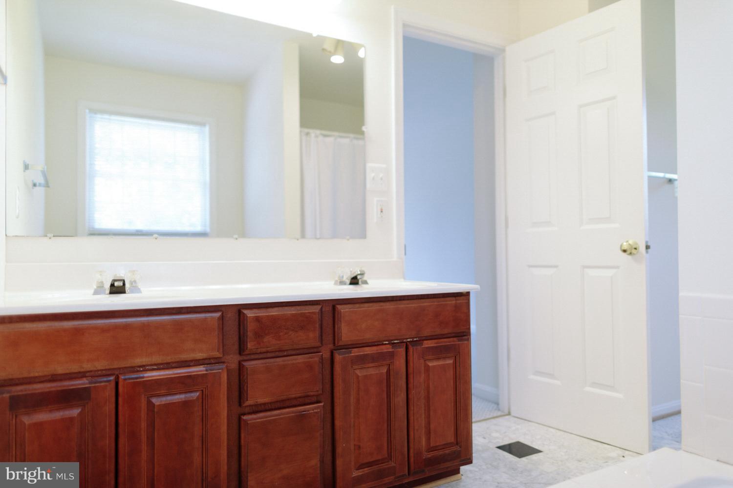 DUTCH HOLLOW - Residential