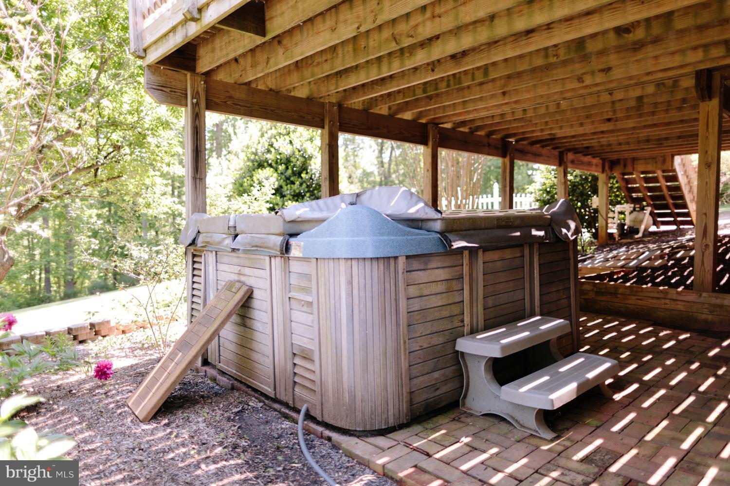 DUTCH HOLLOW - Residential