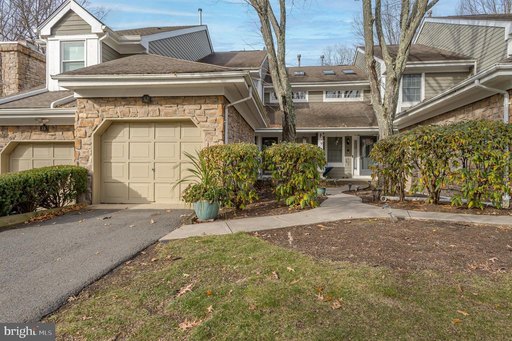 Photo of 32 Springwood Ct, PRINCETON, NJ 08540 (MLS # NJMX2010948)