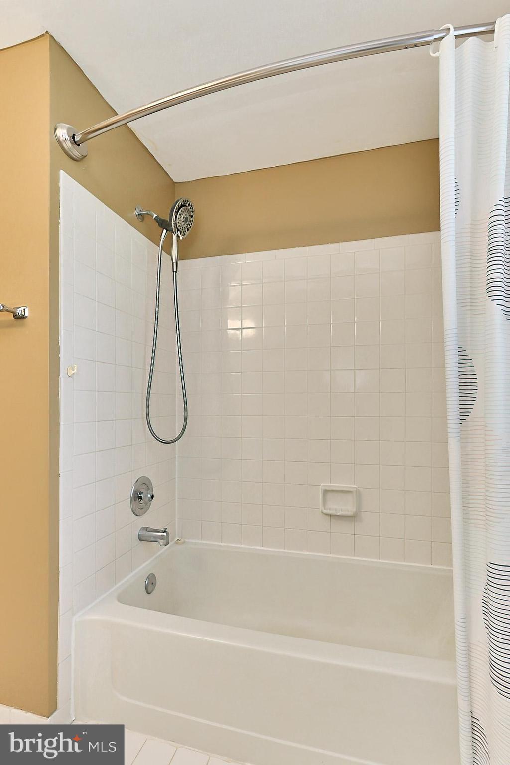 FRANKLIN FARM - Residential Lease