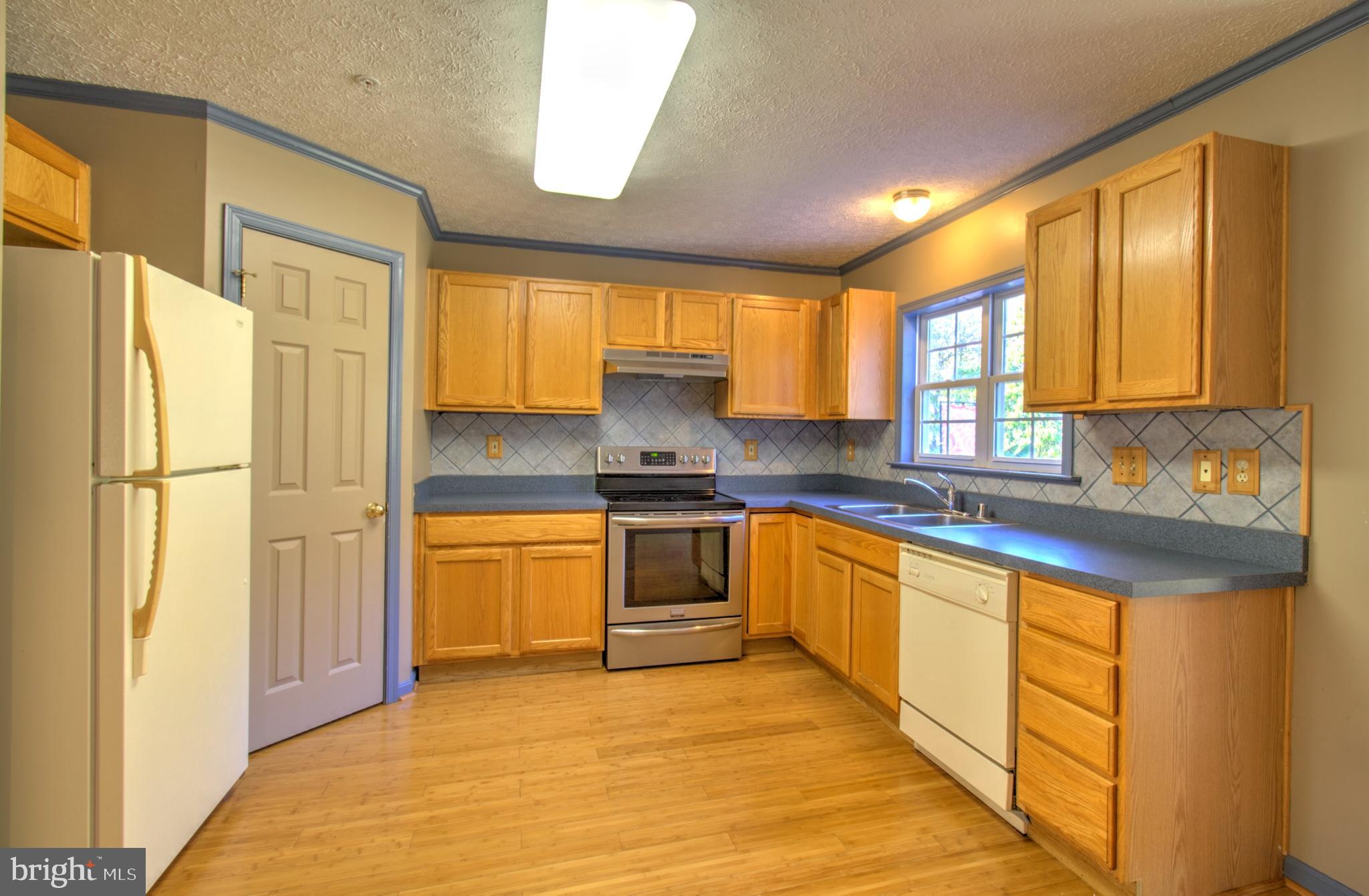 CONSTANT FRIENDSHIP - Residential