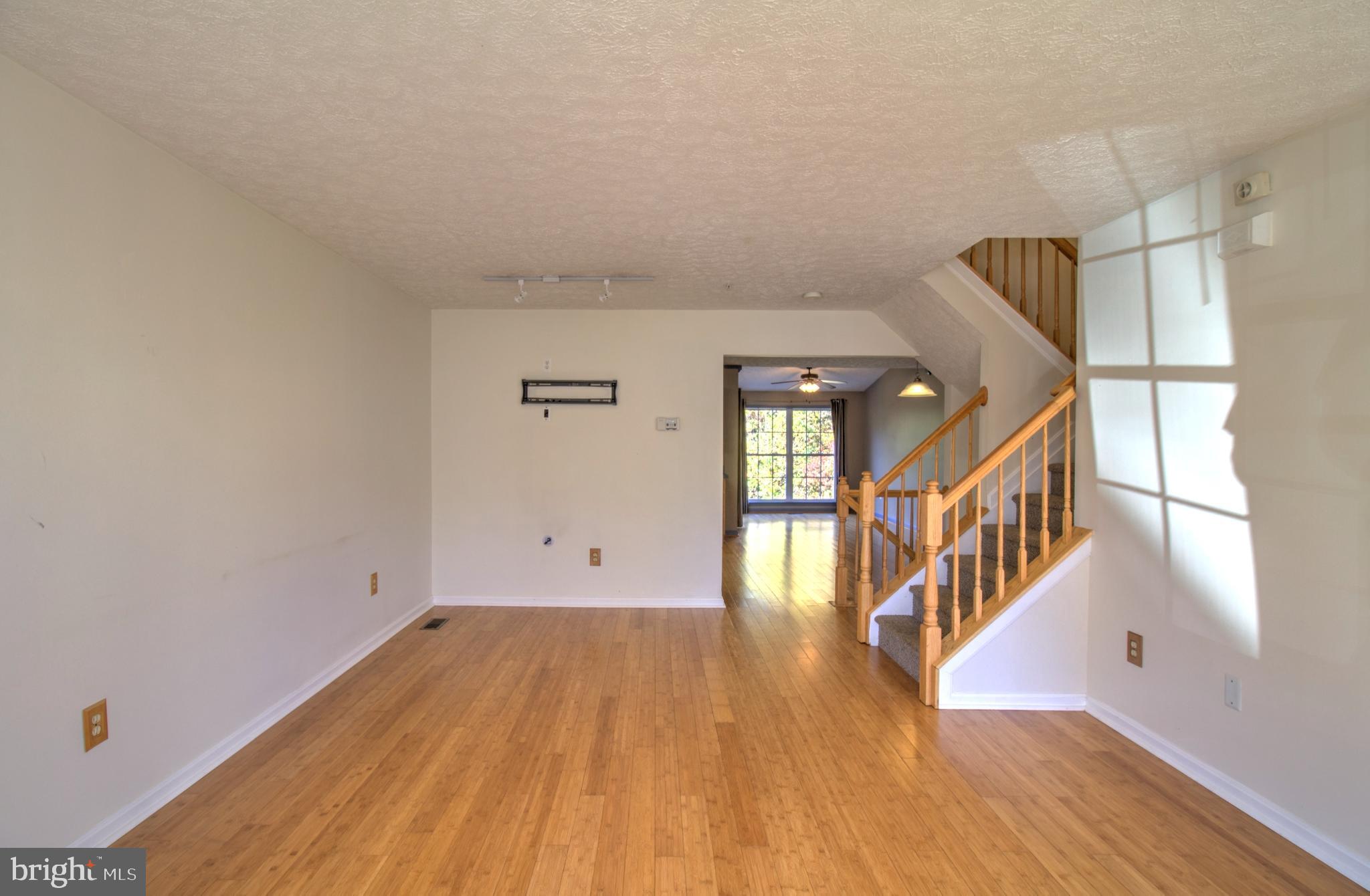 CONSTANT FRIENDSHIP - Residential