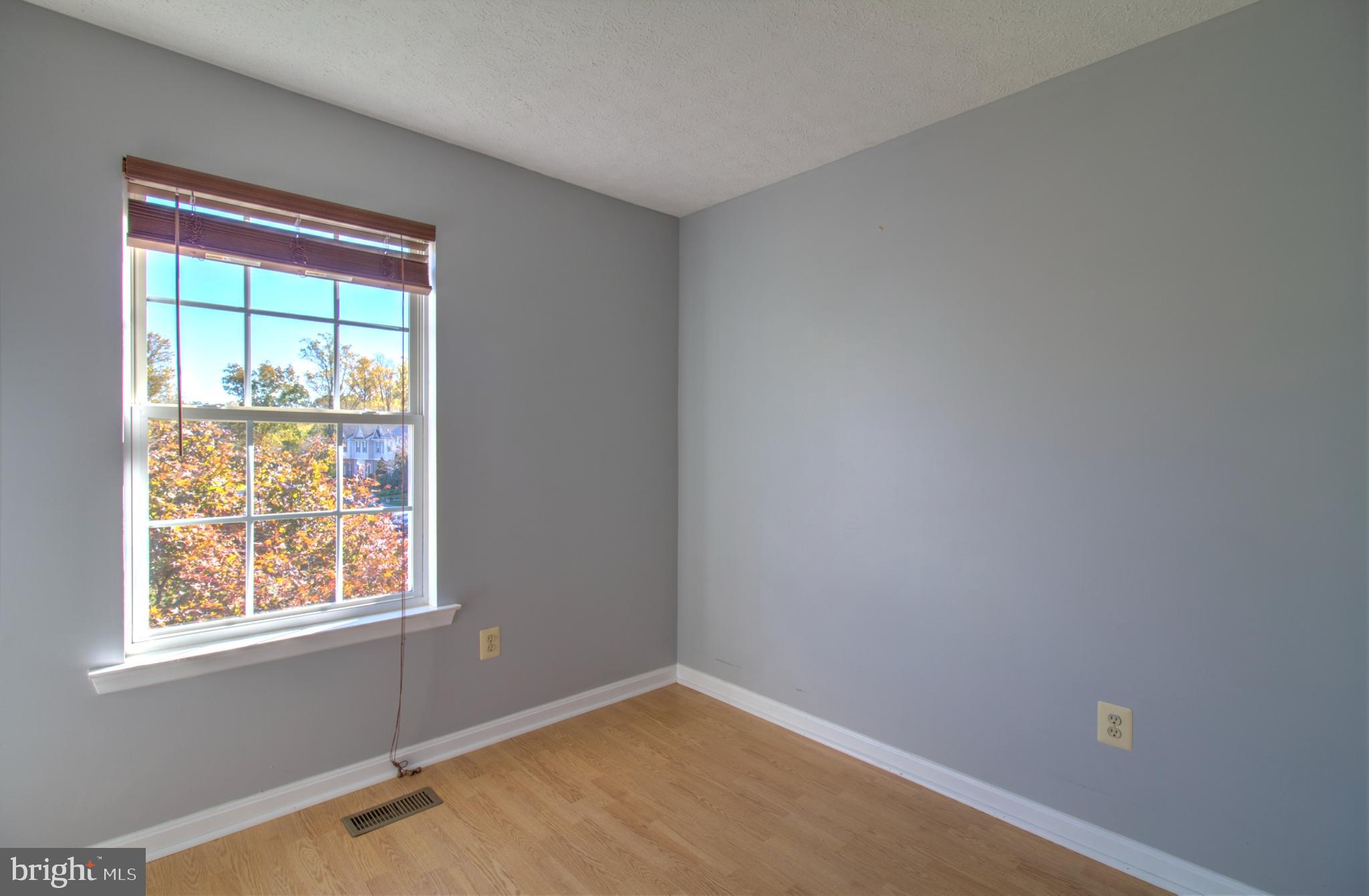 CONSTANT FRIENDSHIP - Residential