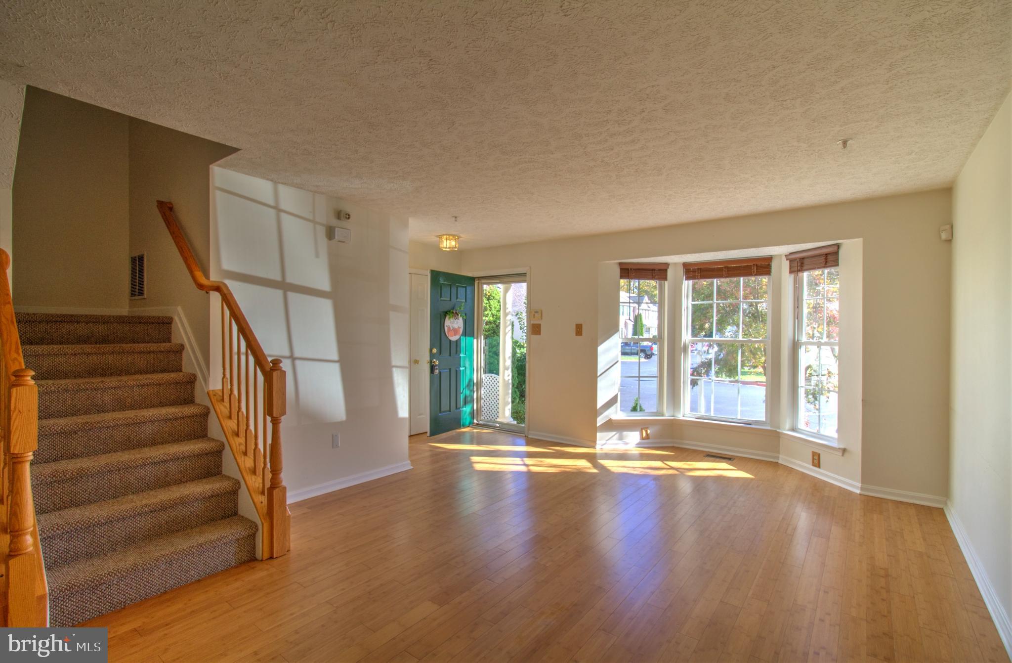 CONSTANT FRIENDSHIP - Residential